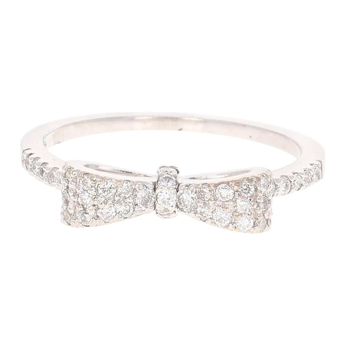 Bracelet en or blanc avec nœud de diamants de 0,40 carat en vente