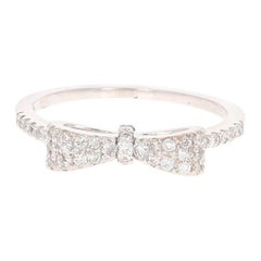 Anillo de oro blanco con lazo de diamantes de 0,40 quilates