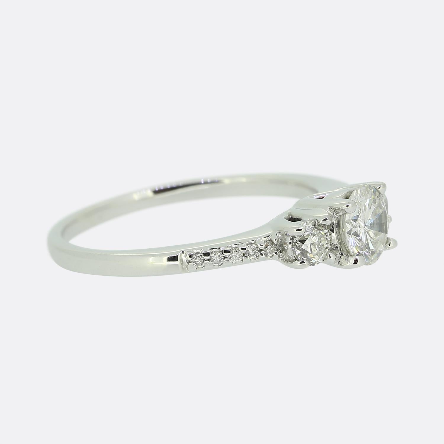 Anillo de compromiso de diamantes de 0,40 quilates Corte brillante en venta