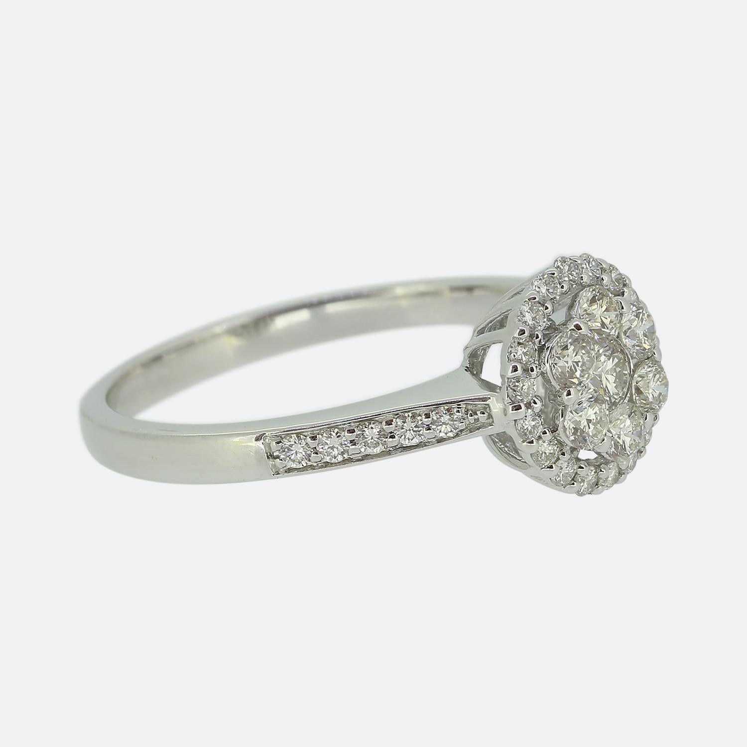 0,40 Karat Diamant Halo Cluster Ring (Rundschliff) im Angebot