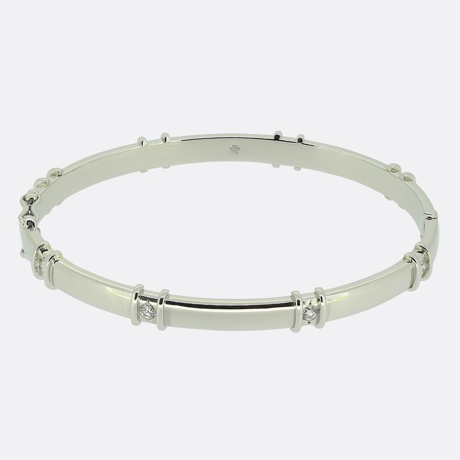 0.40 Carat Diamond Hinge Bangle Bracelet In Excellent Condition For Sale In London, GB