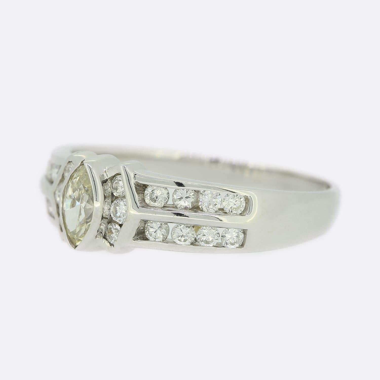 0,40 Karat Diamant-Marquise-Cluster-Ring (Marquiseschliff) im Angebot