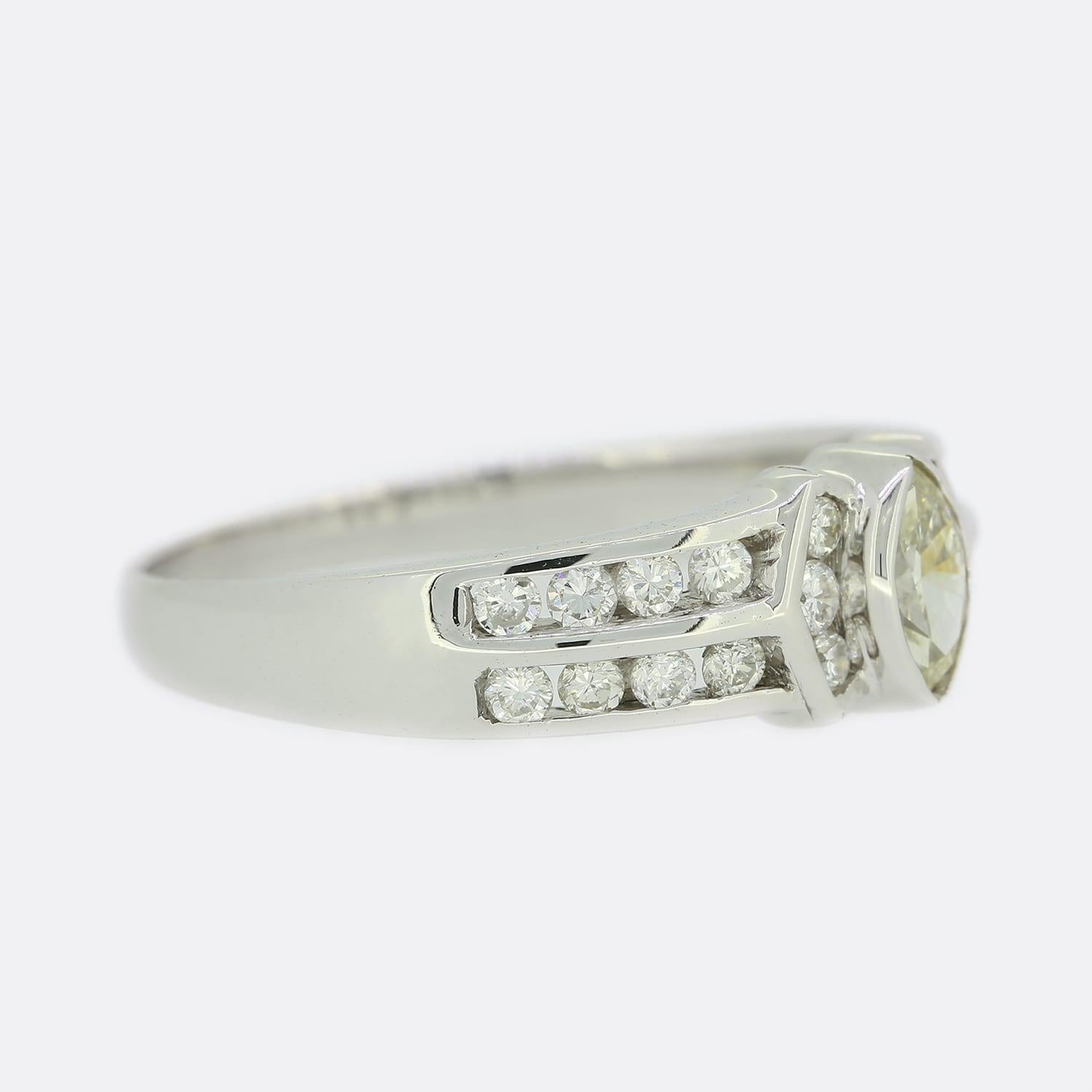 0,40 Karat Diamant-Marquise-Cluster-Ring im Zustand „Gut“ im Angebot in London, GB
