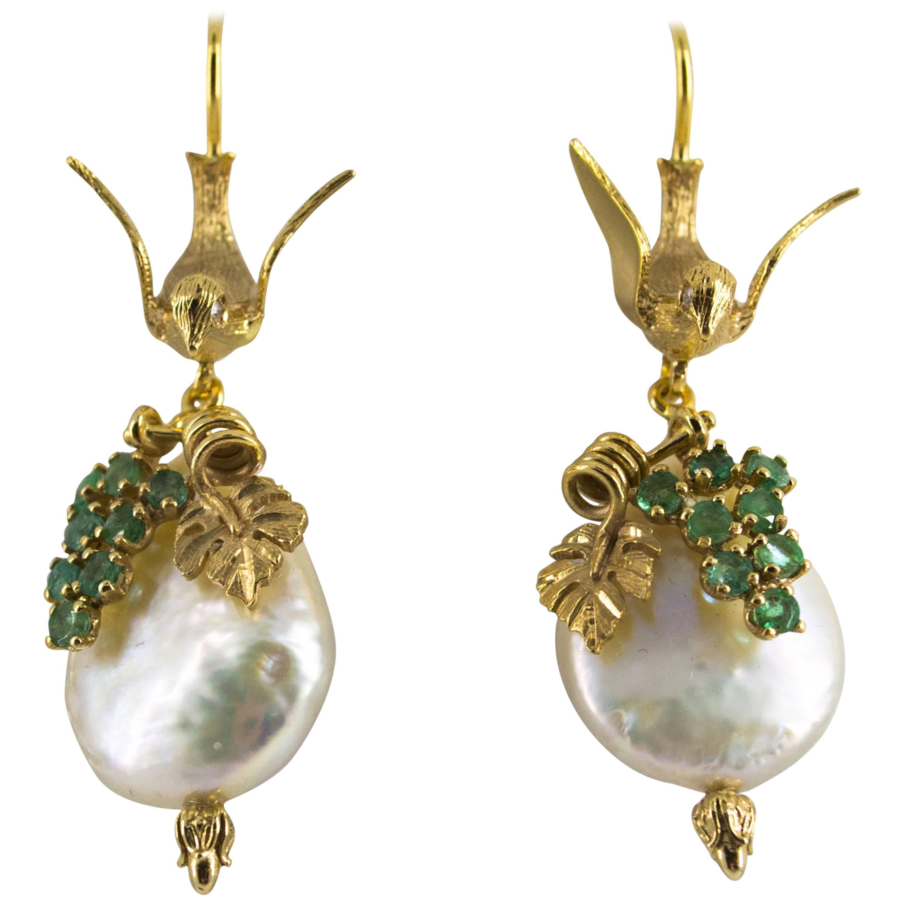 0.40 Carat Emerald Pearl Yellow Gold Stud "Birds" Earrings