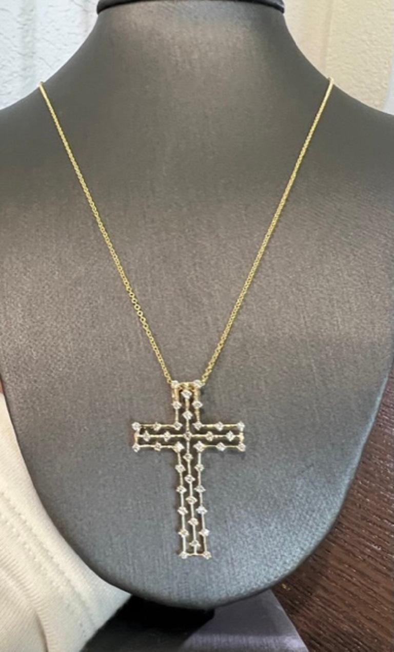 0.40 Carat Natural Diamond Cross Yellow Gold Chain Pendant In New Condition For Sale In Los Angeles, CA