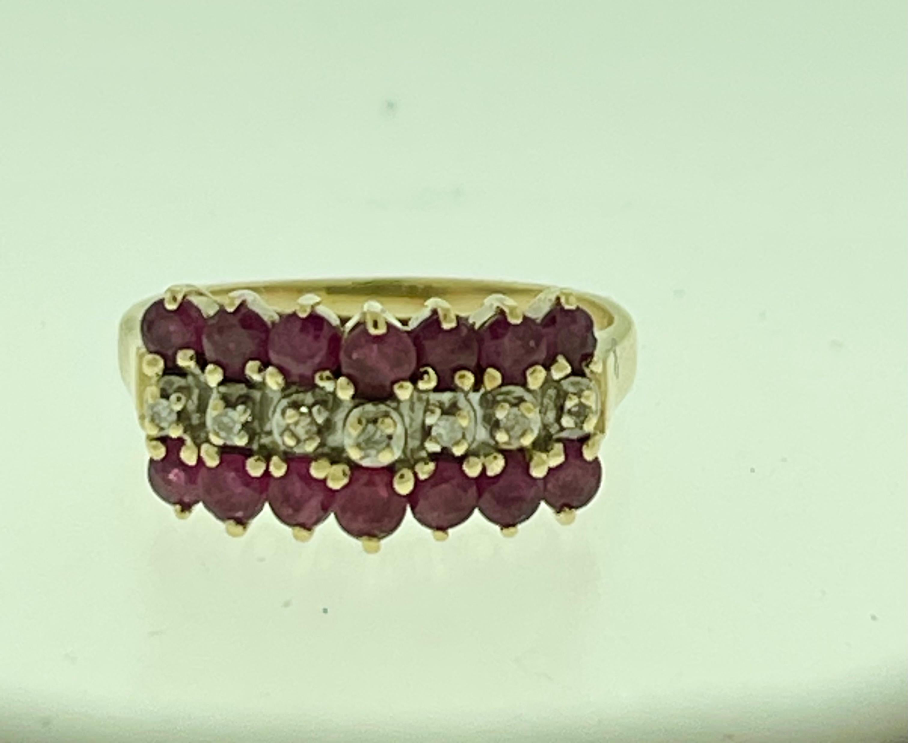 0.40 Carat Natural  Ruby and Diamond 14 Karat Yellow Gold Ring For Sale 1