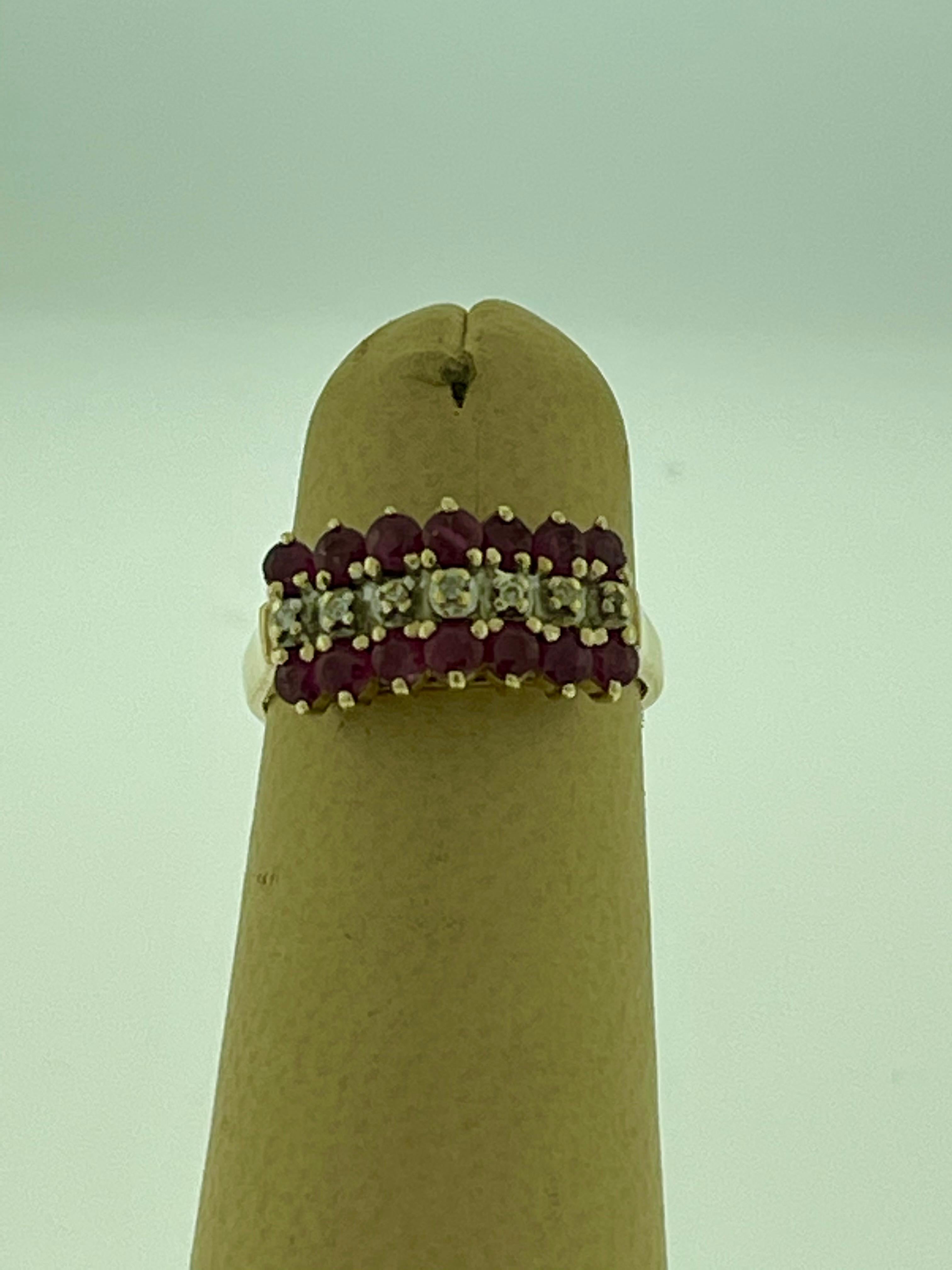 0.40 Carat Natural  Ruby and Diamond 14 Karat Yellow Gold Ring For Sale 4