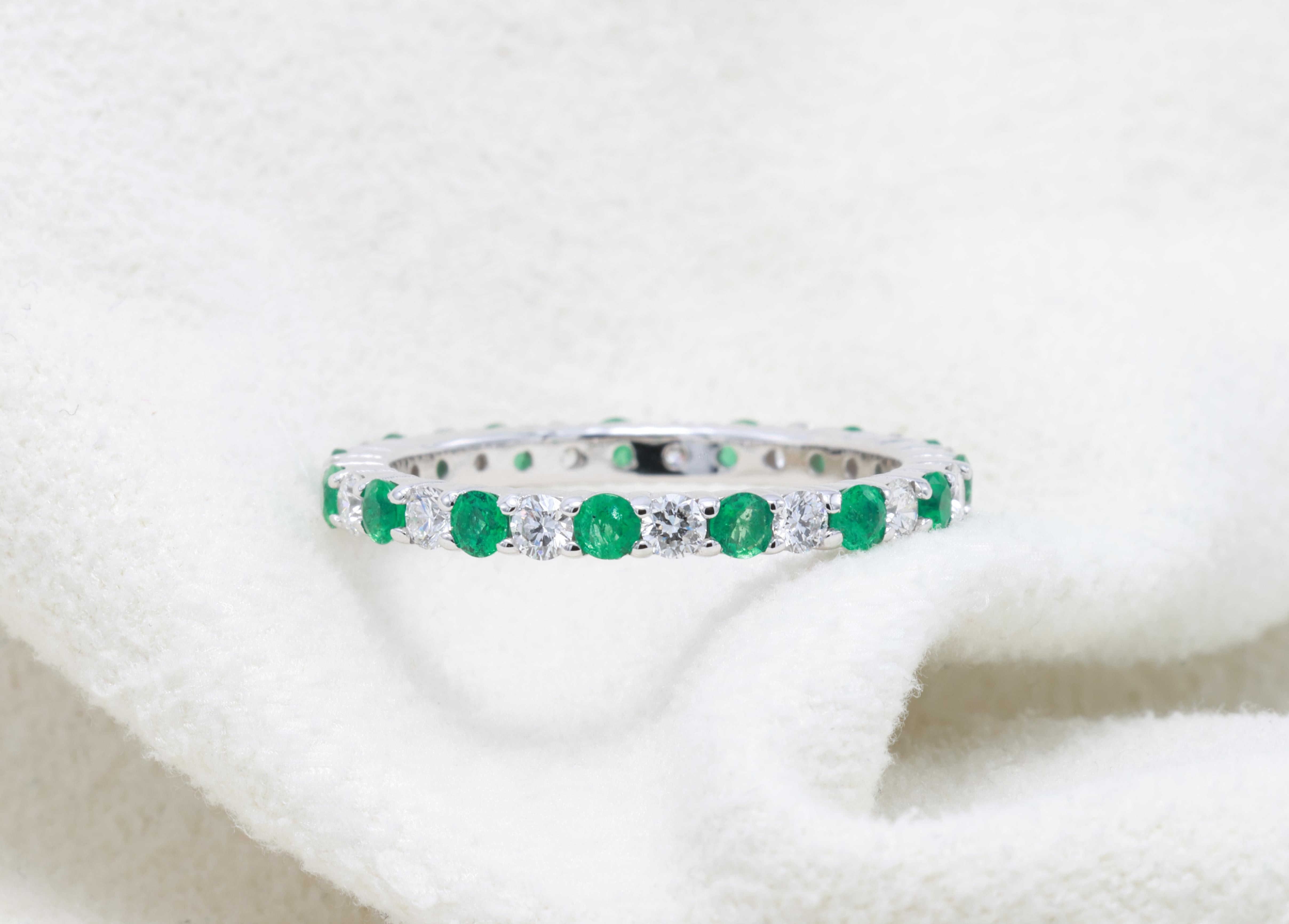 0.40 Carat Nature Vivid Diamonds Sapphire Round Diamond Ring en vente 5