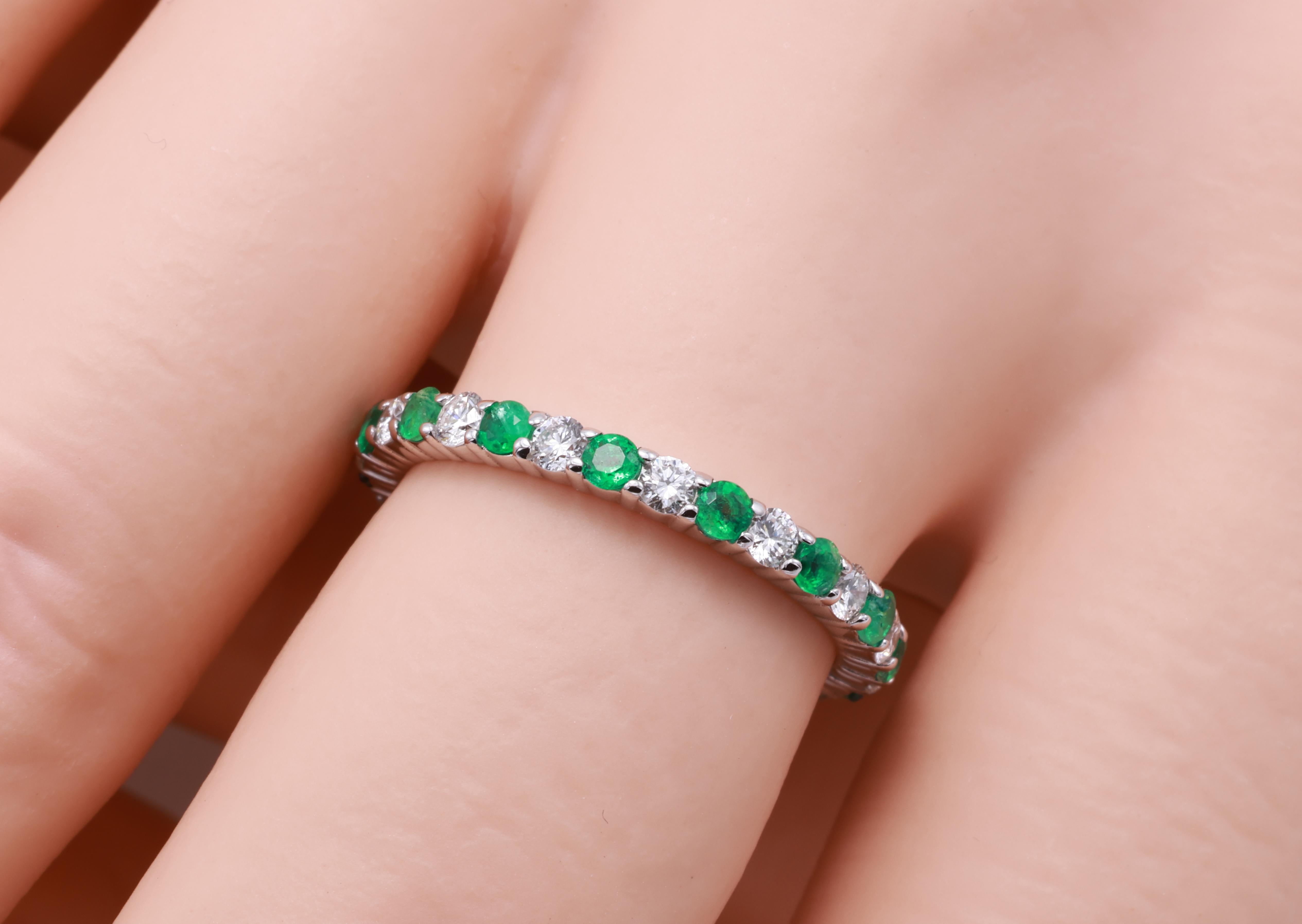 0.40 Carat Nature Vivid Diamonds Sapphire Round Diamond Ring en vente 6