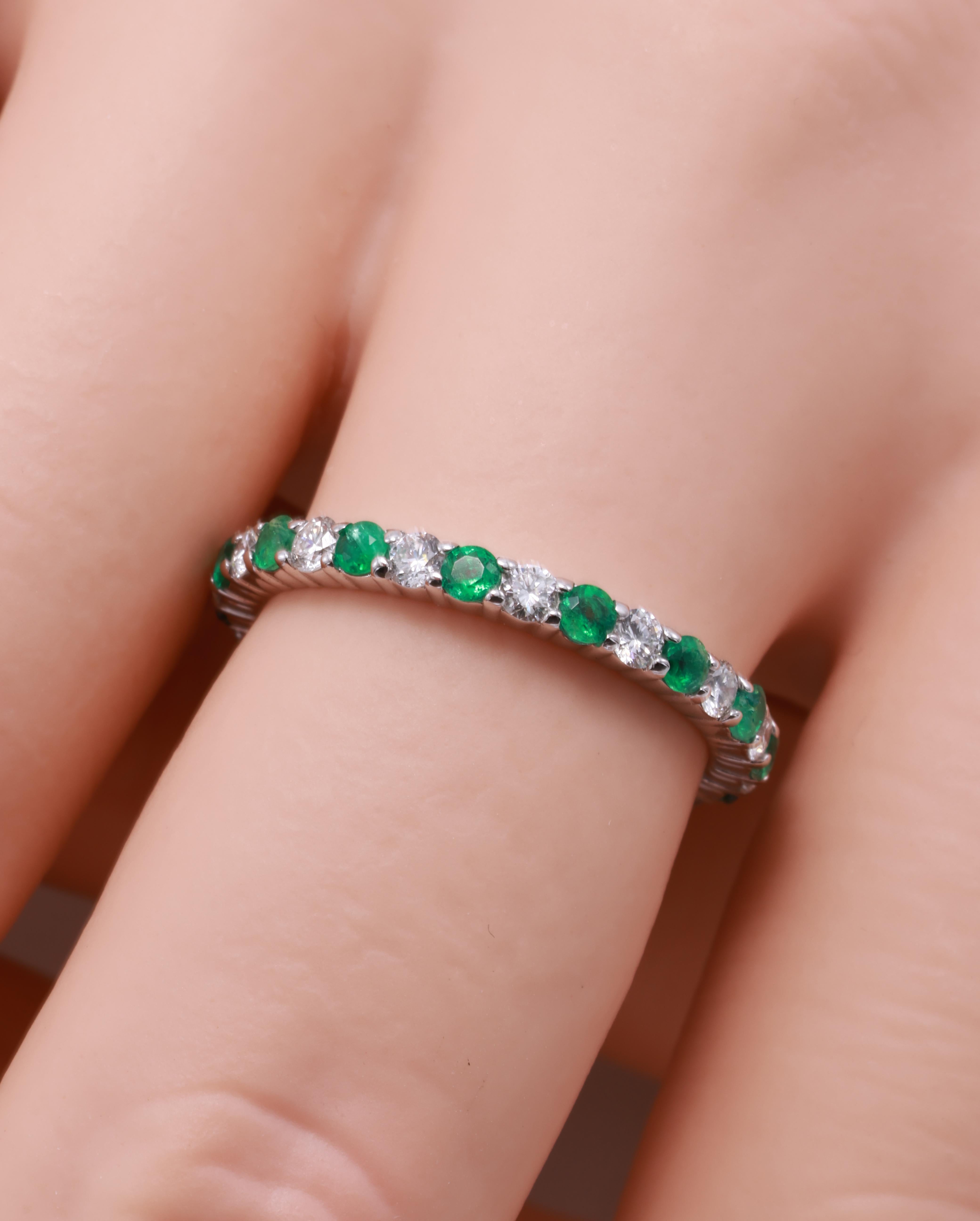 0.40 Carat Nature Vivid Diamonds Sapphire Round Diamond Ring en vente 7