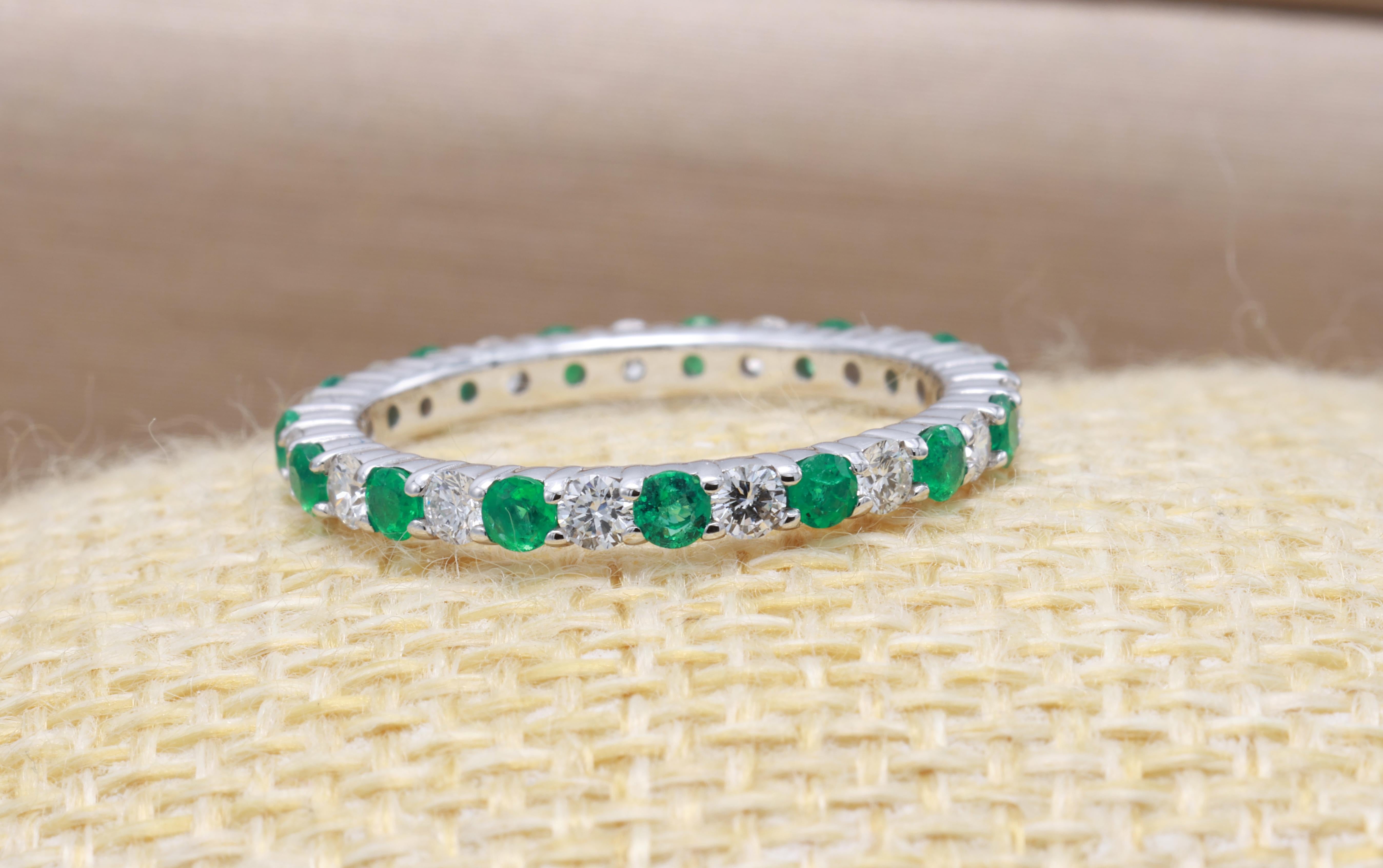 0.40 Carat Nature Vivid Diamonds Sapphire Round Diamond Ring en vente 1