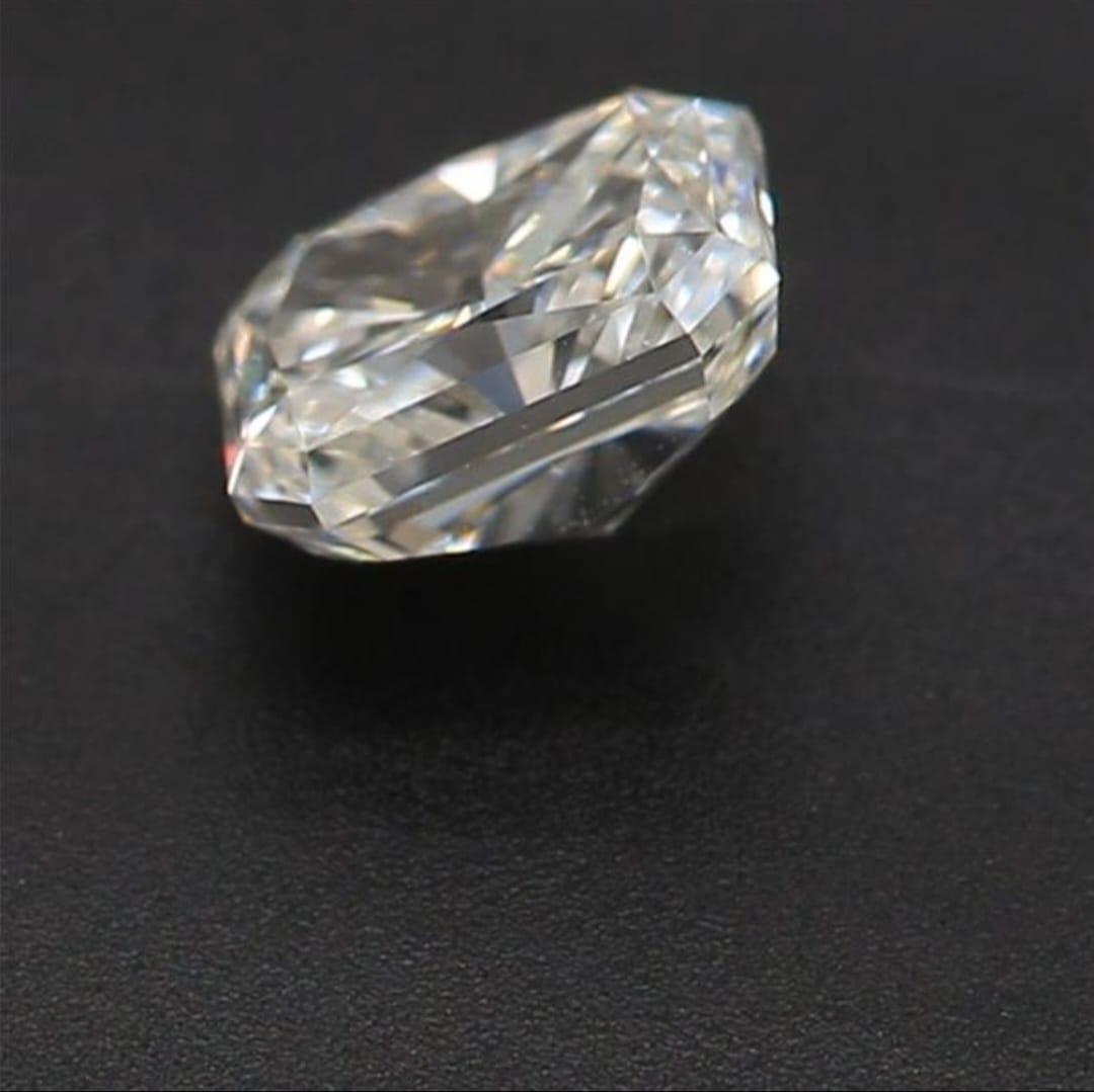 Women's or Men's 0.40 Carat Radiant shaped diamond VVS1 Clarity GIA Certified For Sale