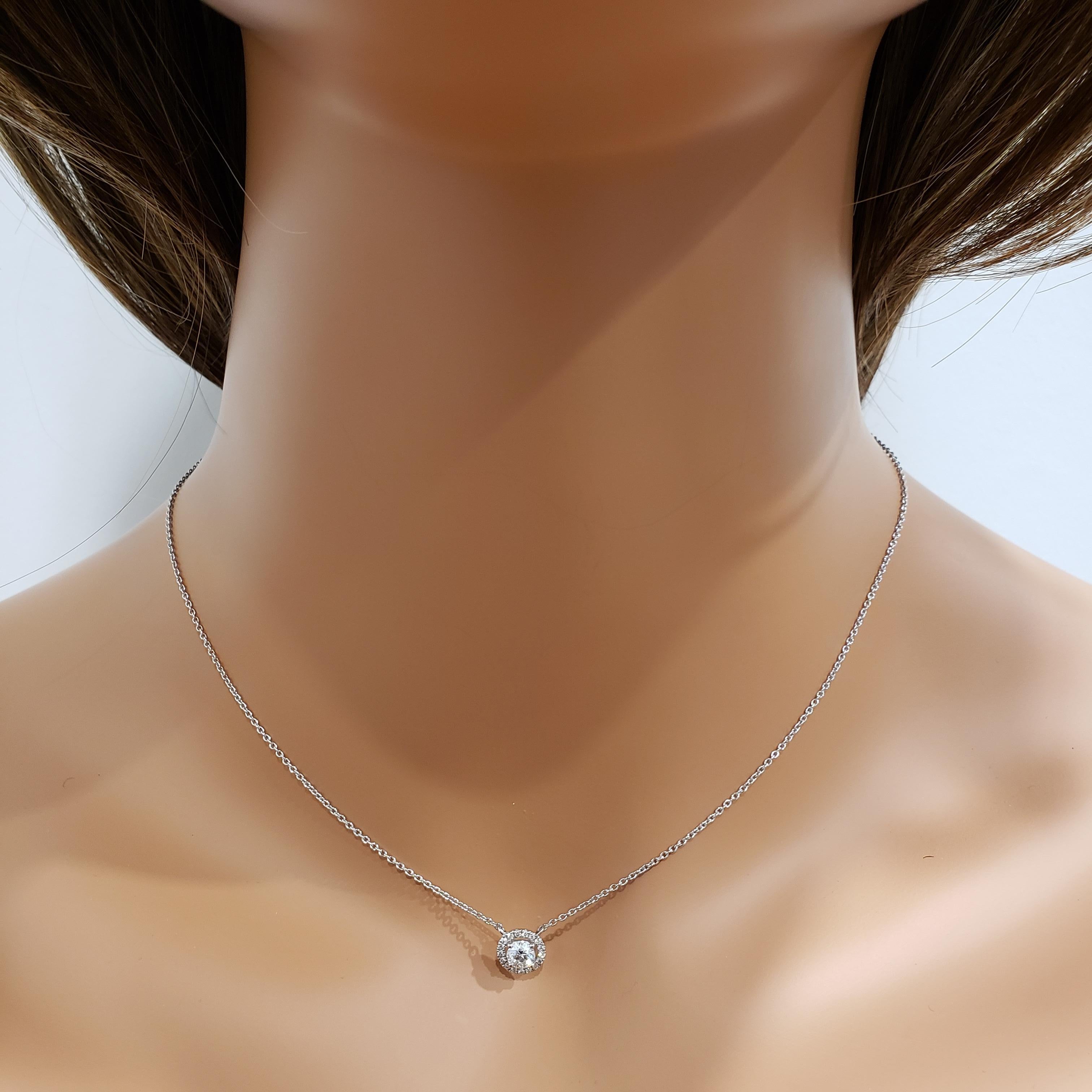 Roman Malakov Halskette mit Halo-Anhänger, 0,40 Karat runder Diamant im Zustand „Neu“ im Angebot in New York, NY