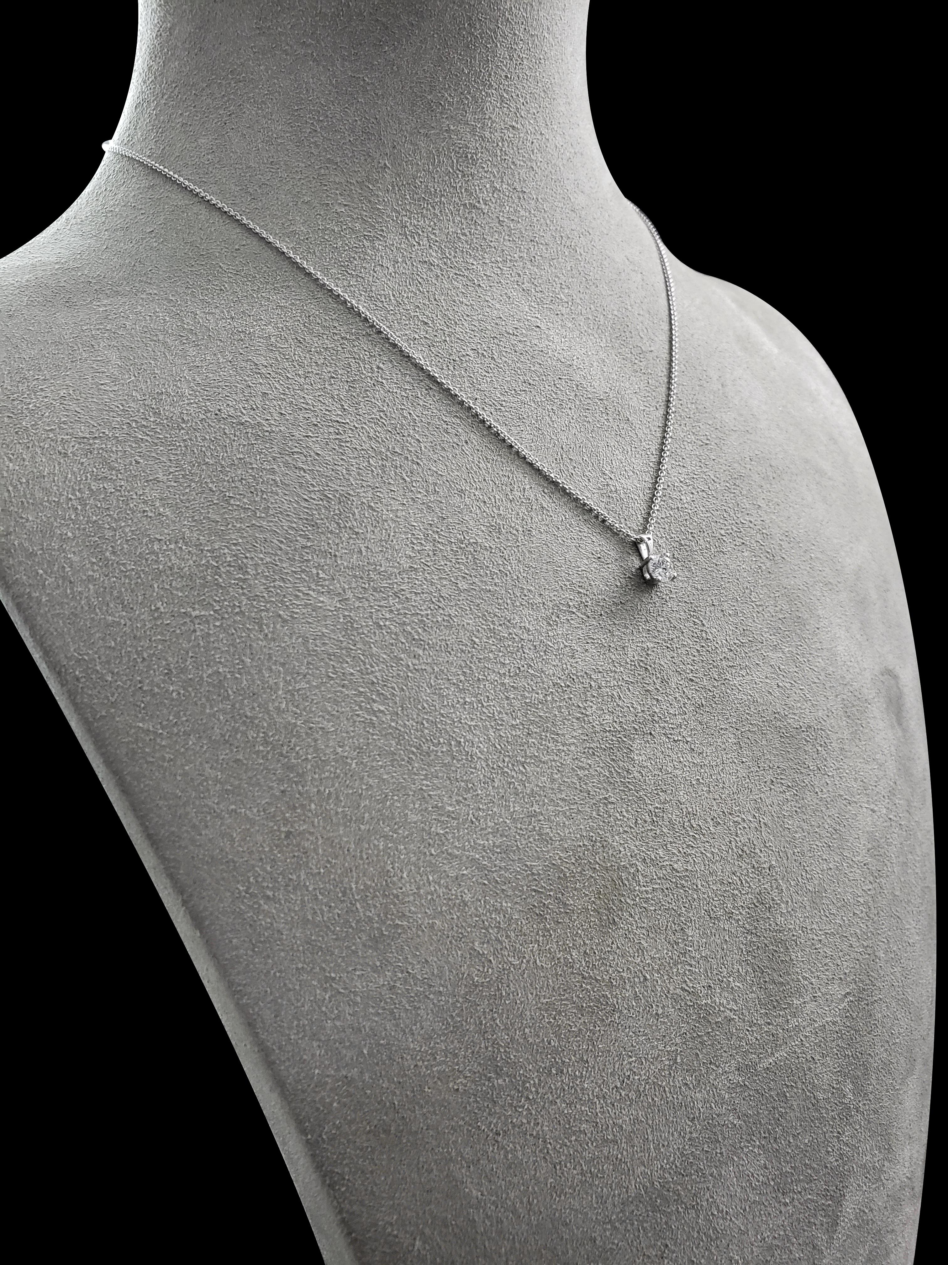 single diamond drop necklace