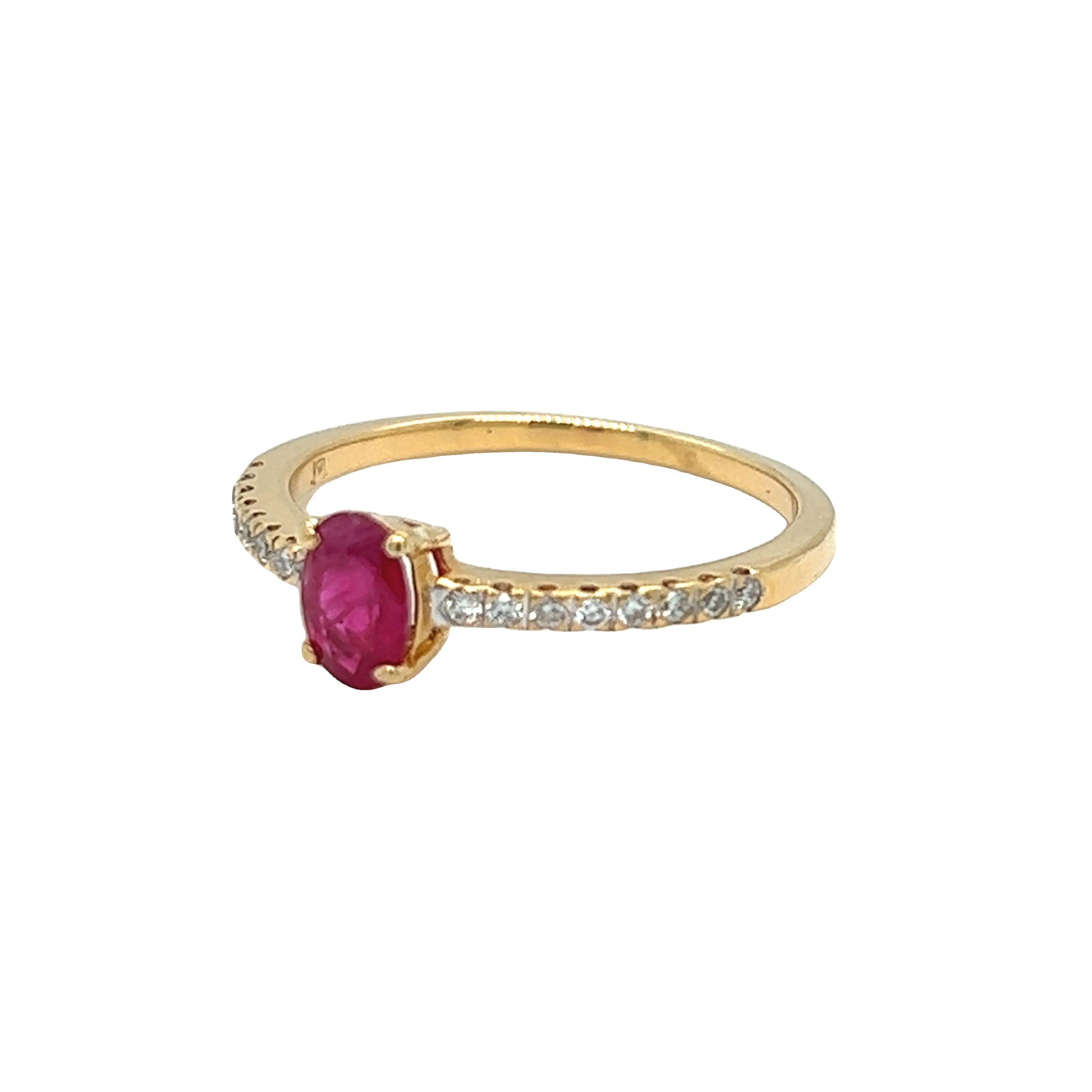 0.40 Carat Ruby Solitaire and Diamond Ring 18K Yellow Gold Engagement Ring In Excellent Condition For Sale In beverly hills, CA