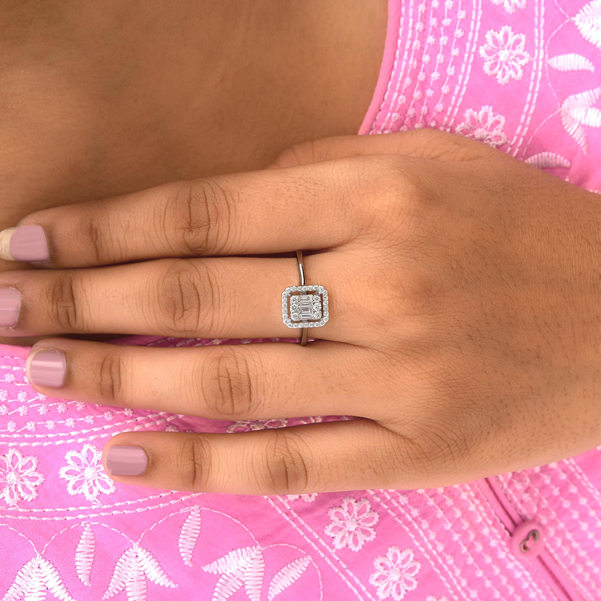 Modern 0.40 Carat SI/H Baguette Diamond Halo Emerald Cut Style Ring 18 Karat White Gold For Sale