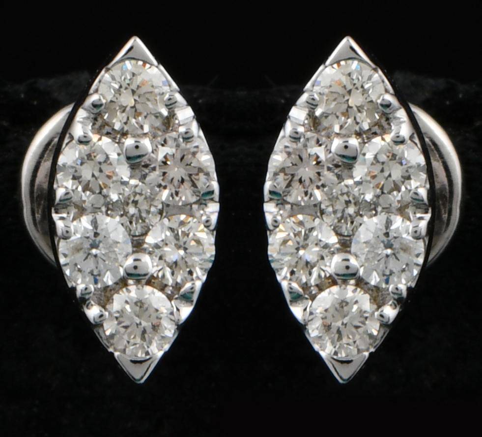 Pendientes de diamantes talla brillante redonda SI/H de 0,40 quilates Joyas de oro blanco de 10 quilates en Nuevo estado para la venta en Diera, Dubai