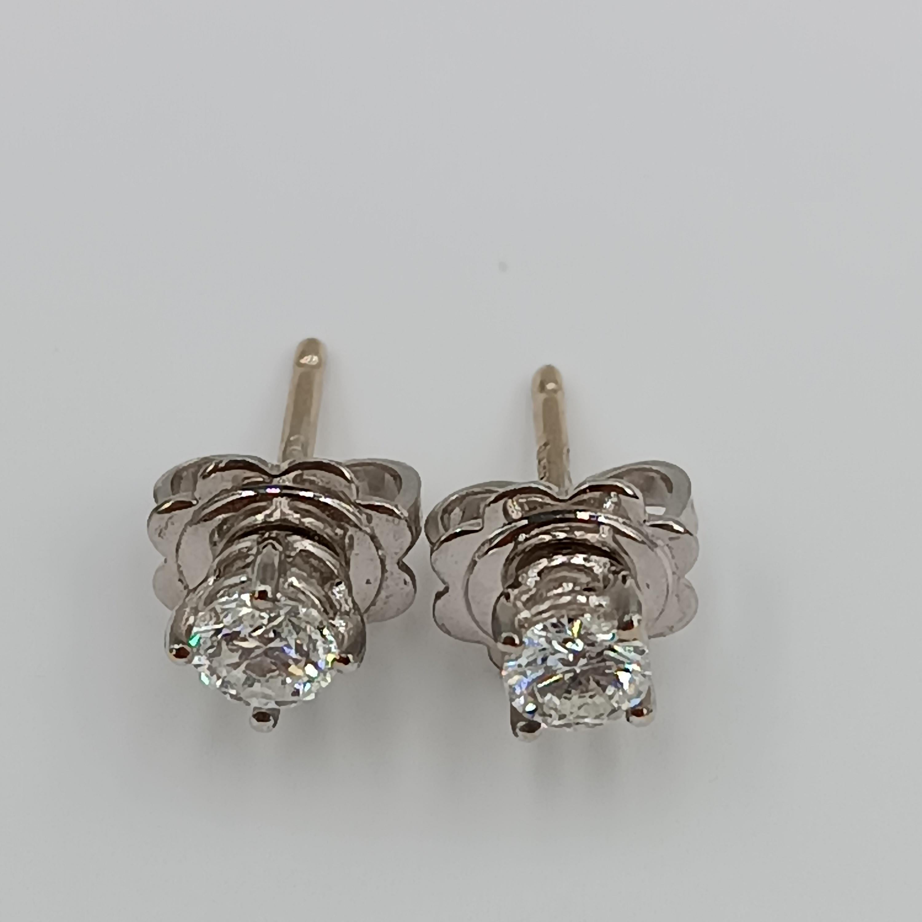 Brilliant Cut 0.40 Carat VS G Color Diamond Light Point Stud White Gold Earrings For Sale
