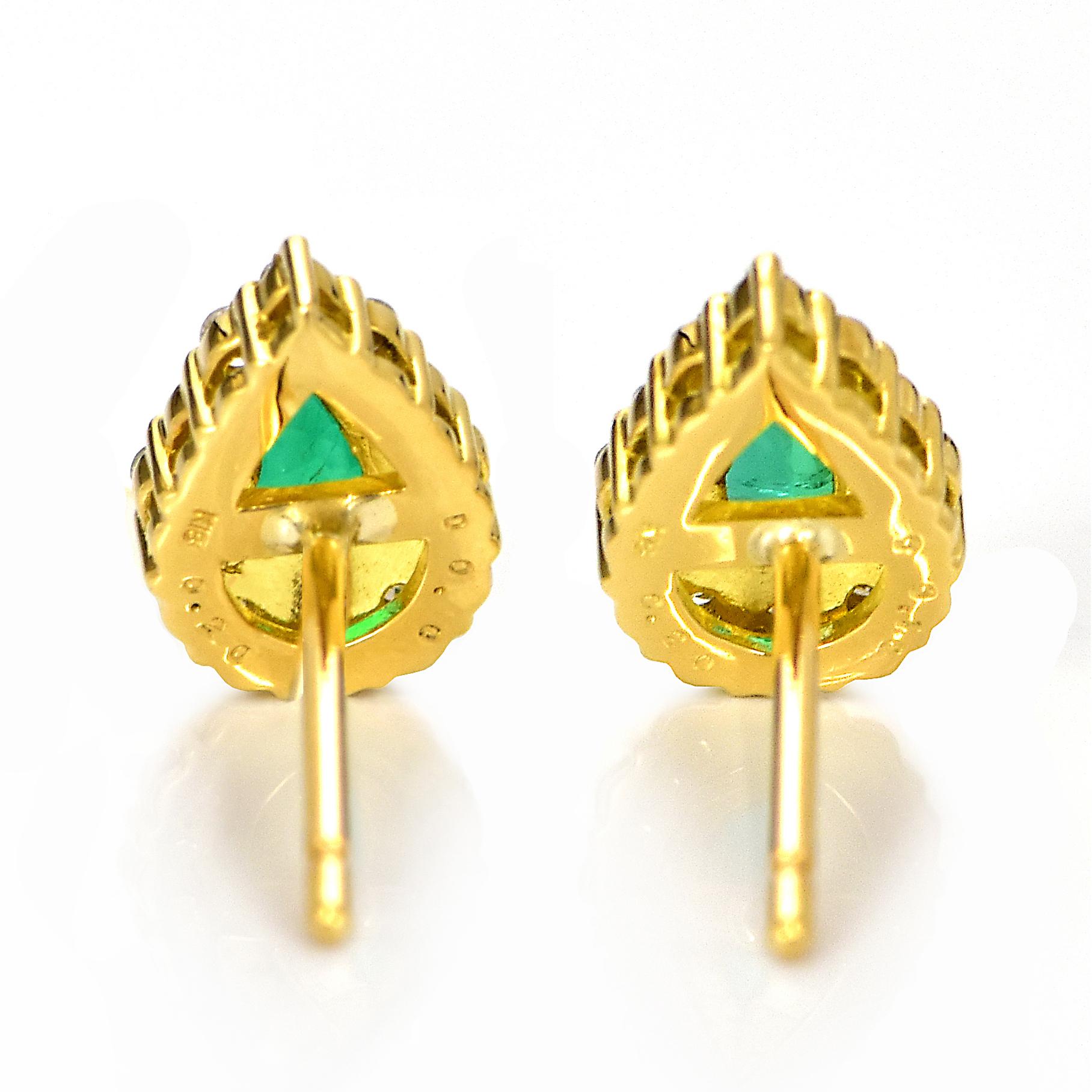 0.40 Carats Natural Zambian Emerald and Diamond Earrings Made in 18 Karat Gold For Sale 1