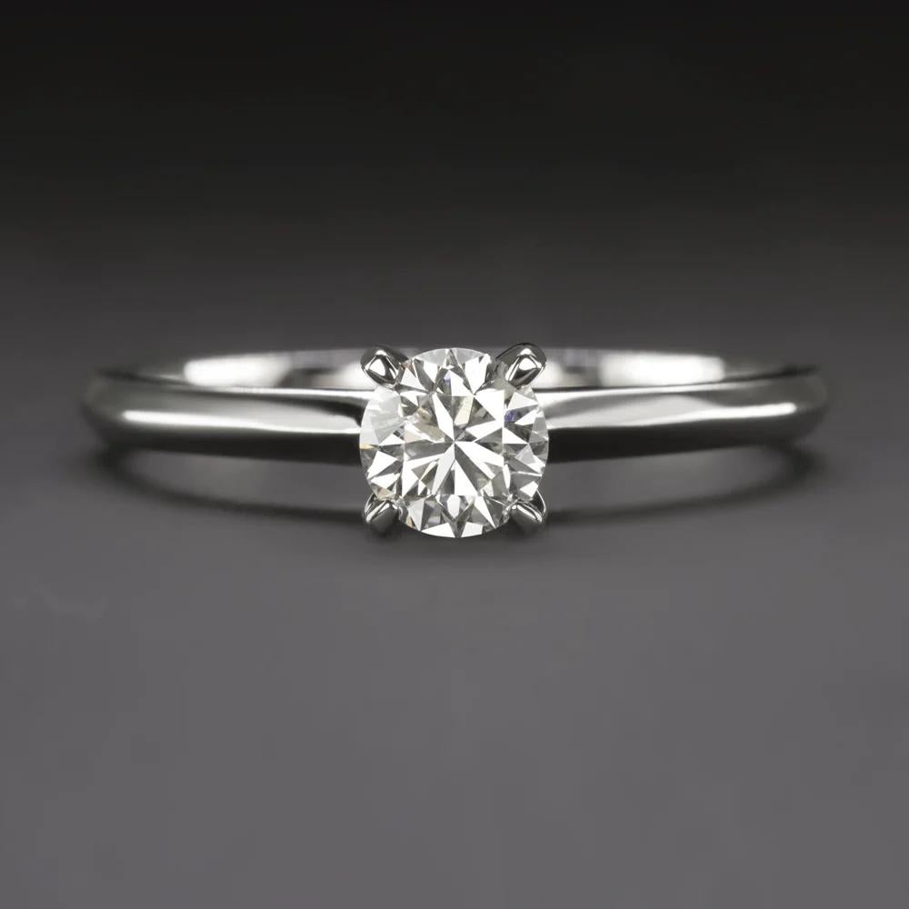Classic engagement ring, solitaire design. 
It features a beautiful 0.40 Carat diamond with an excellent cut and fantastic sparkle.