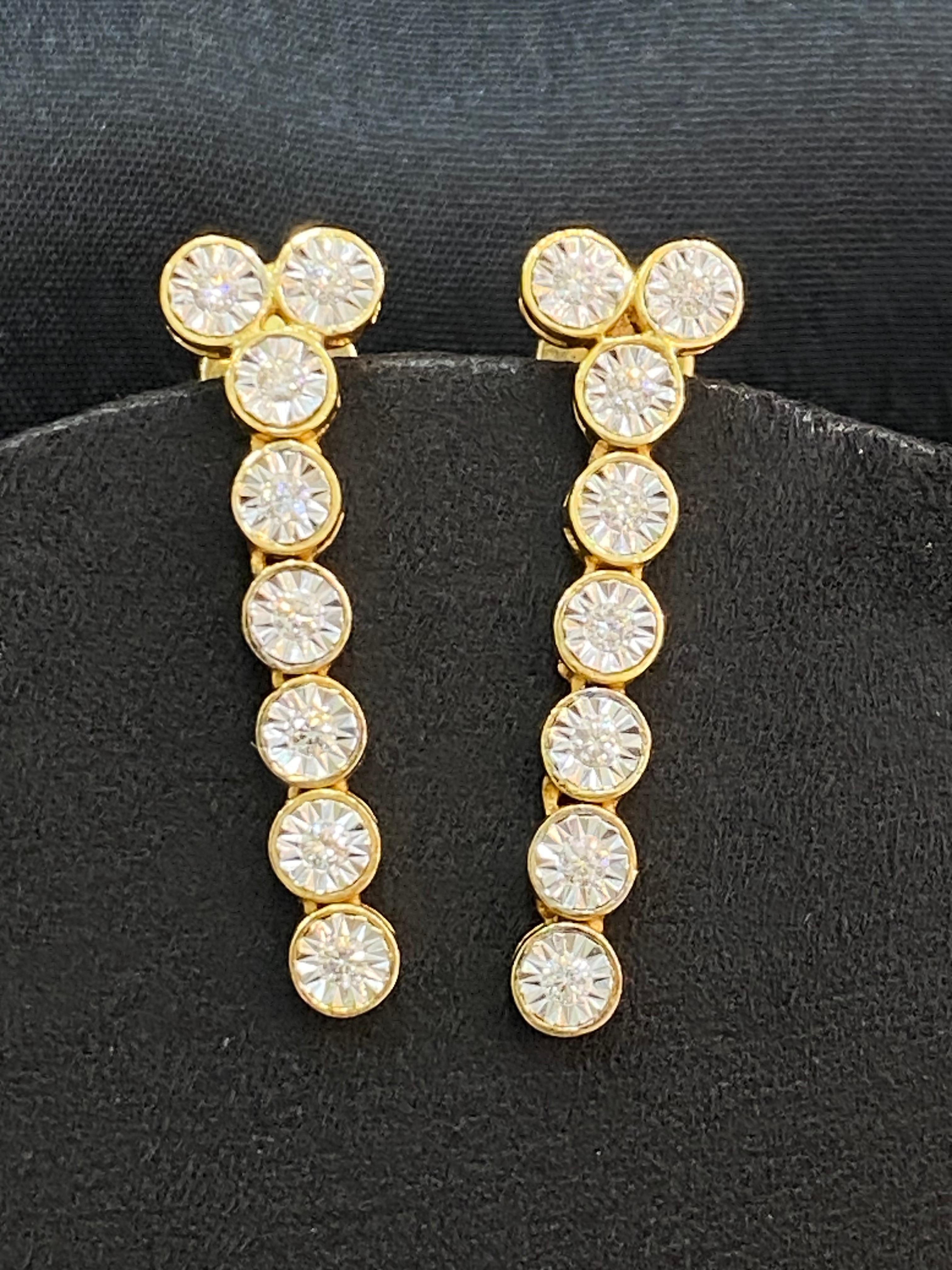 Treat yourself to elegance with this breathtaking jewelry piece. Adorn your ears with these exquisite dangle earrings, adorned with 0.40 carats of dazzling diamonds, set in luxurious 14-carat yellow gold.

Specifications : 

Diamond Color :