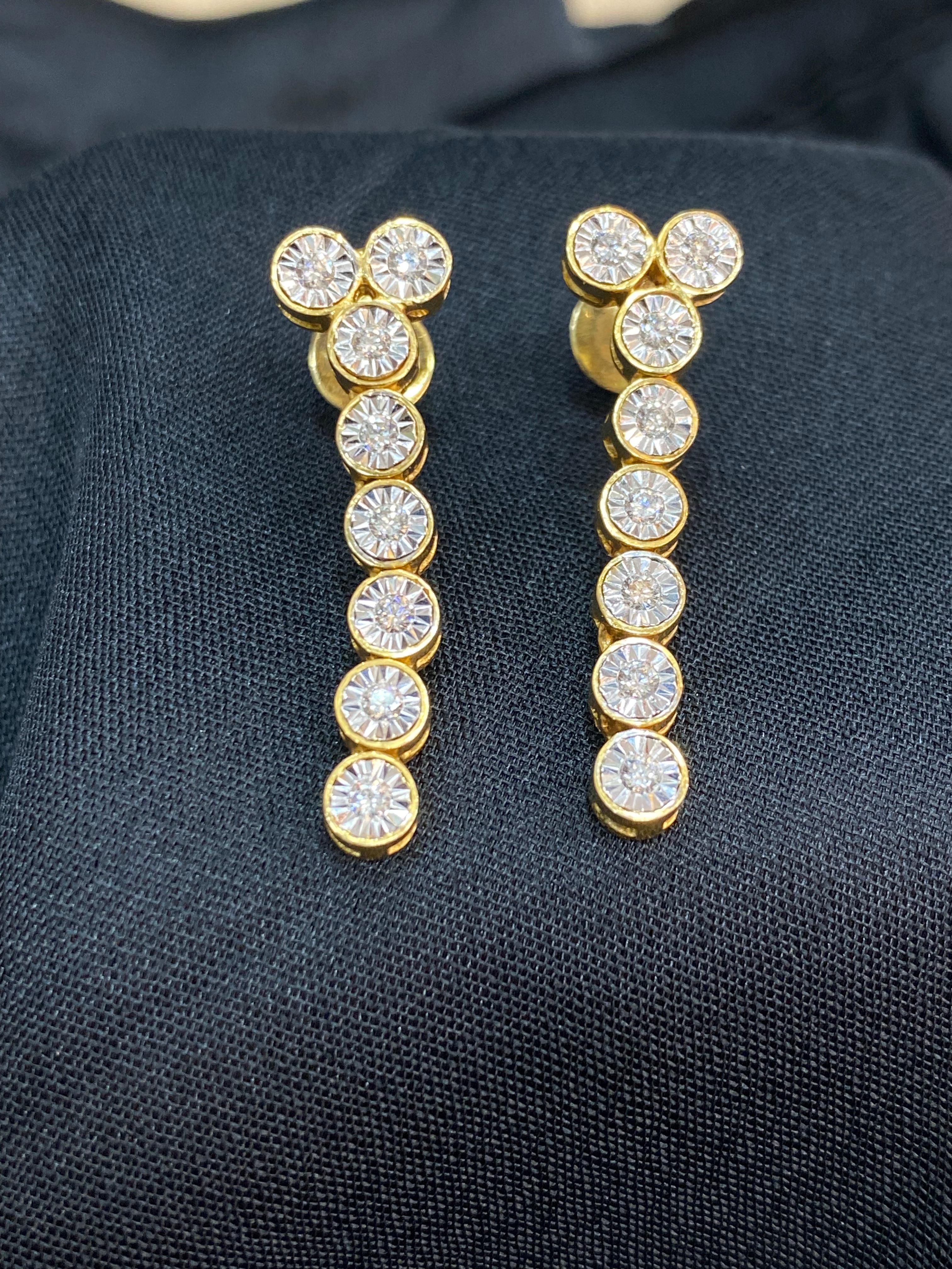 Contemporary 0.40 Cts F/VS1 Round Diamonds Illusion Setting Dangle Earrings 14K Yellow Gold For Sale