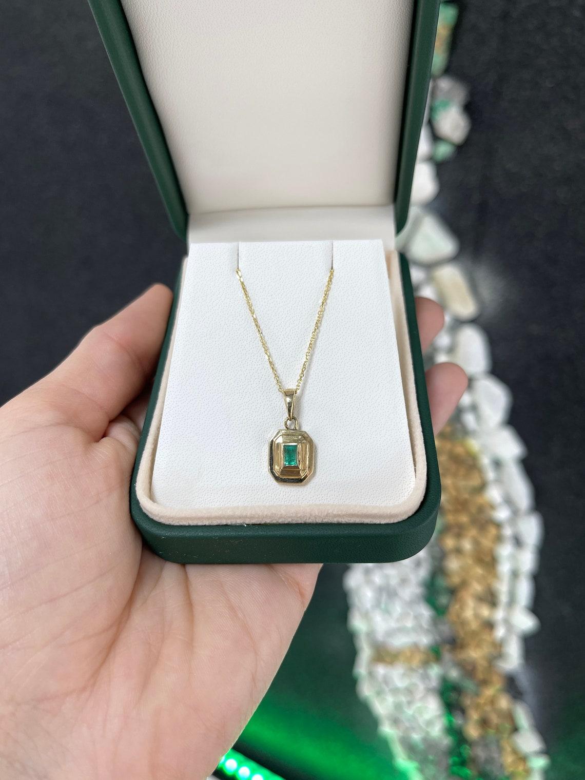 Women's 0.40ct 14K Emerald Cut Bezel Set Pendant Necklace North to South Lush Green For Sale