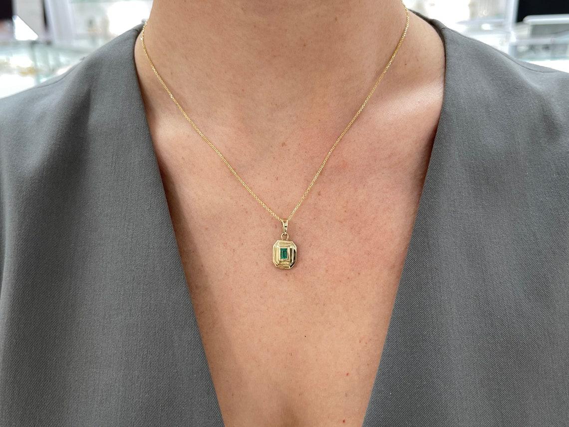 0.40ct 14K Emerald Cut Bezel Set Pendant Necklace North to South Lush Green For Sale 1