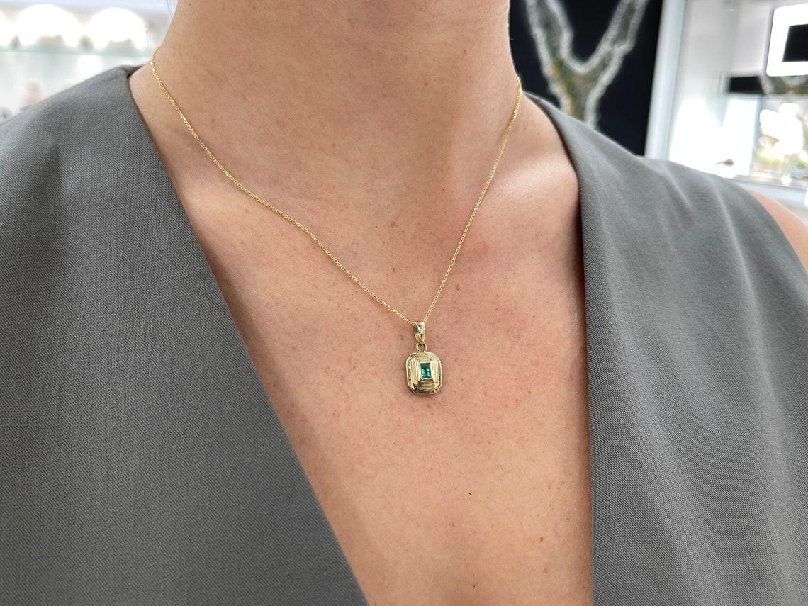 0.40ct 14K Emerald Cut Bezel Set Pendant Necklace North to South Lush Green For Sale 3