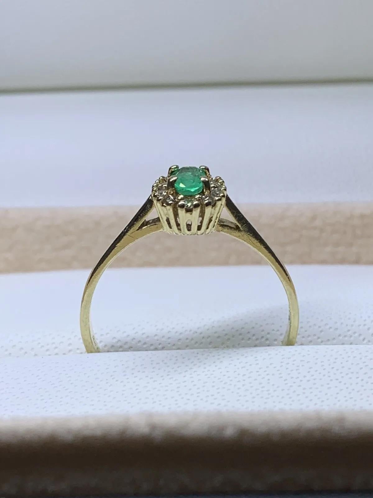 Art Deco 0.40ct Colombian Emerald Diamond Solitaire Engagement Ring 9ct Yellow Gold For Sale