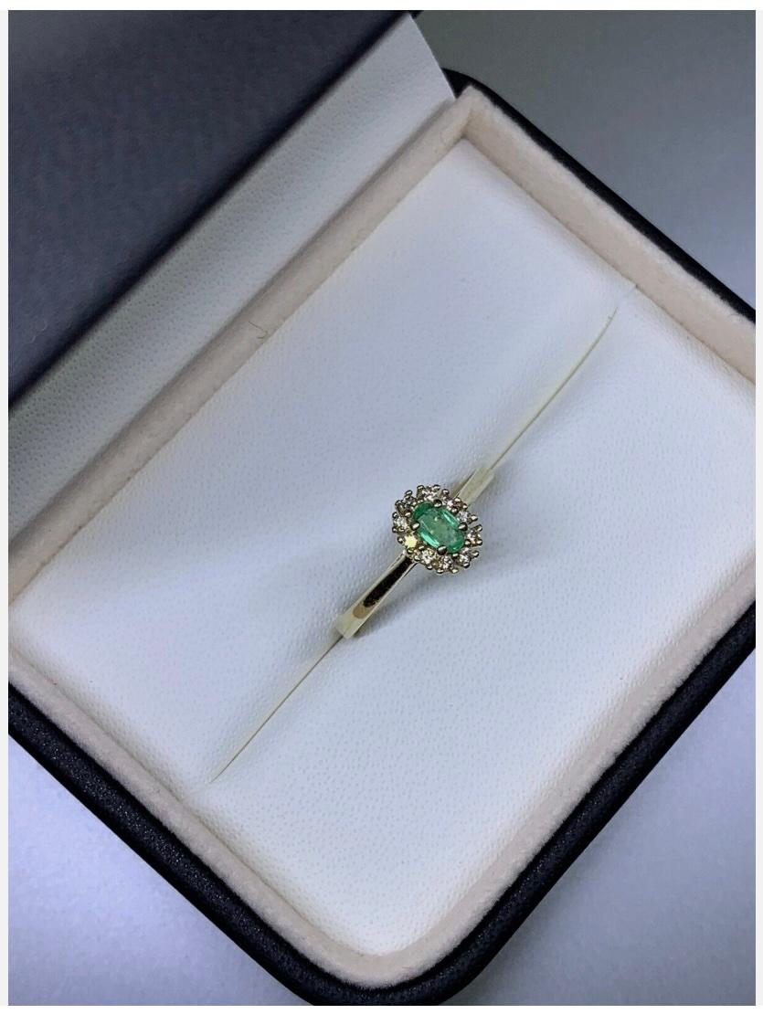 Oval Cut 0.40ct Colombian Emerald Diamond Solitaire Engagement Ring 9ct Yellow Gold For Sale
