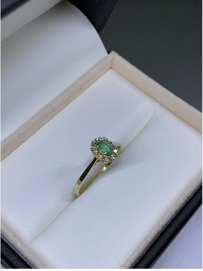 0.40ct Colombian Emerald Diamond Solitaire Engagement Ring 9ct Yellow Gold In New Condition For Sale In London, GB
