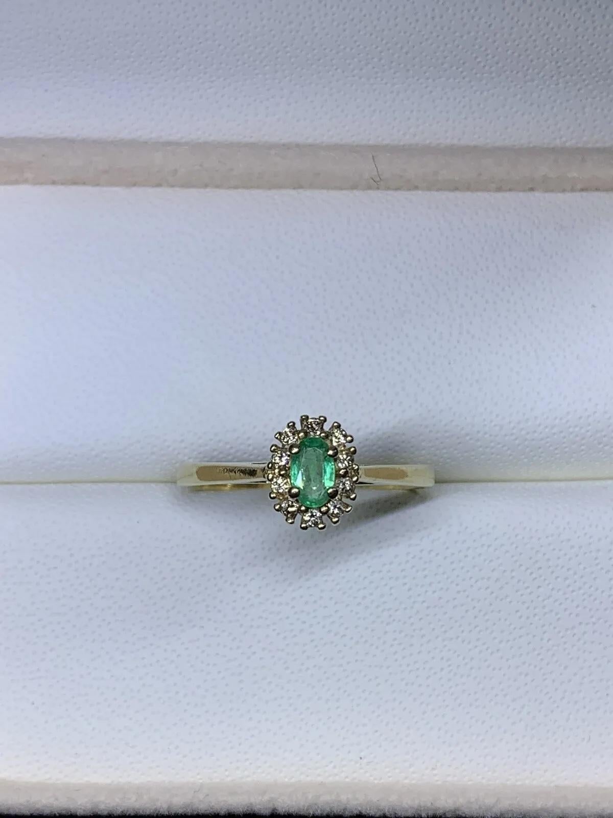 0.40ct Colombian Emerald Diamond Solitaire Engagement Ring 9ct Yellow Gold For Sale 1