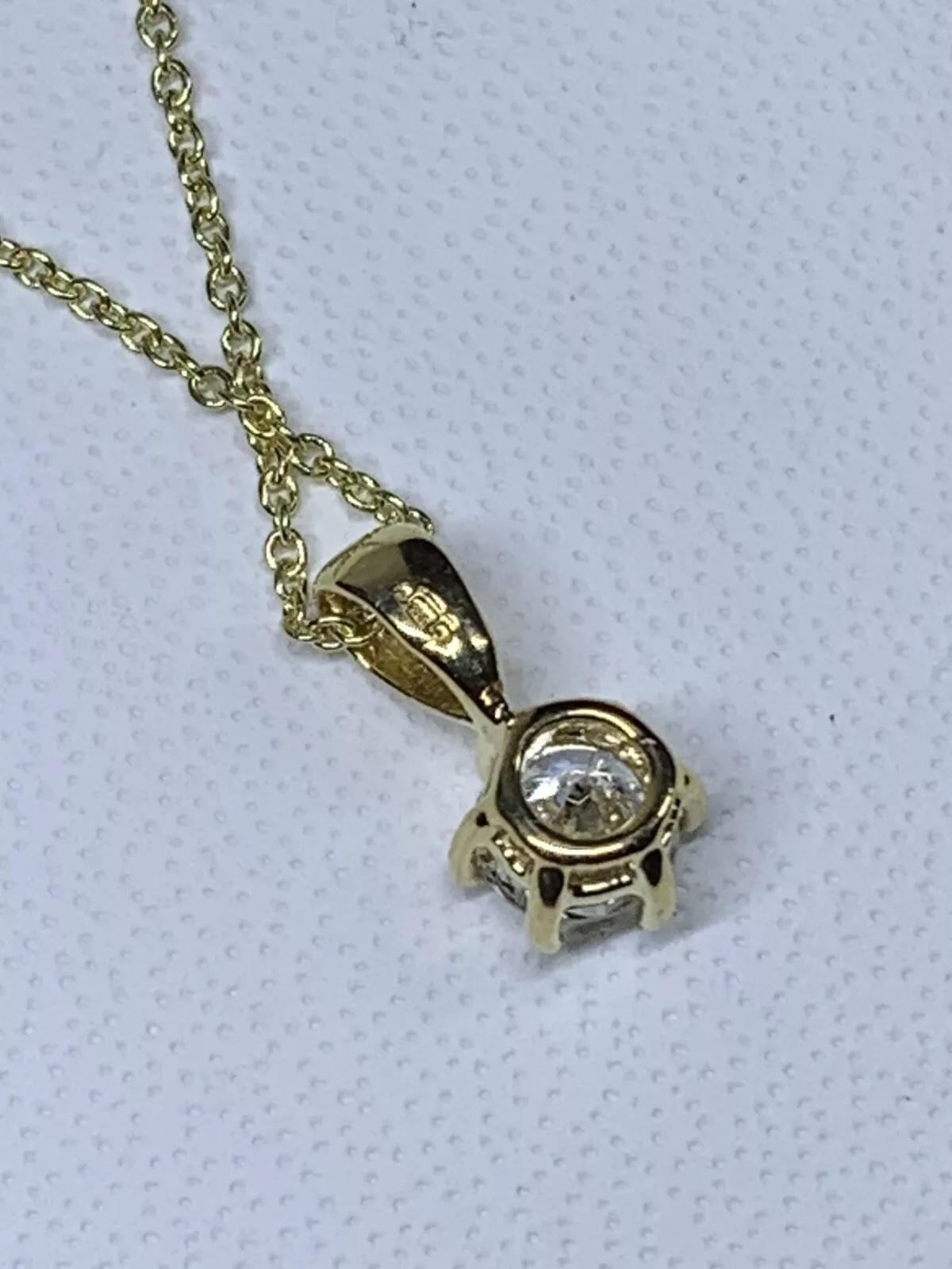 0.40ct Diamond G SI2 solitaire pendant necklace in 18ct yellow gold In New Condition For Sale In London, GB