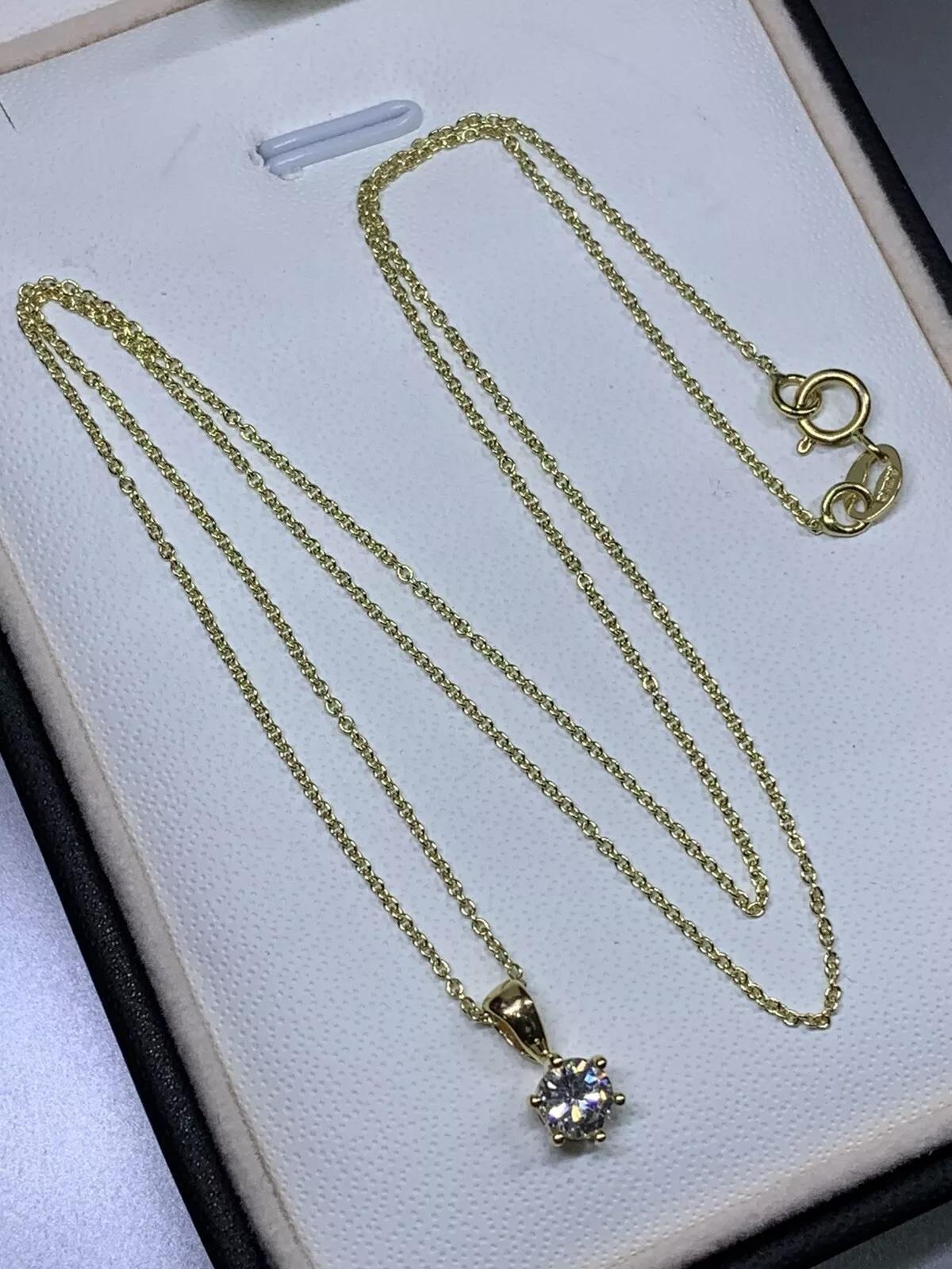 Women's 0.40ct Diamond G SI2 solitaire pendant necklace in 18ct yellow gold For Sale