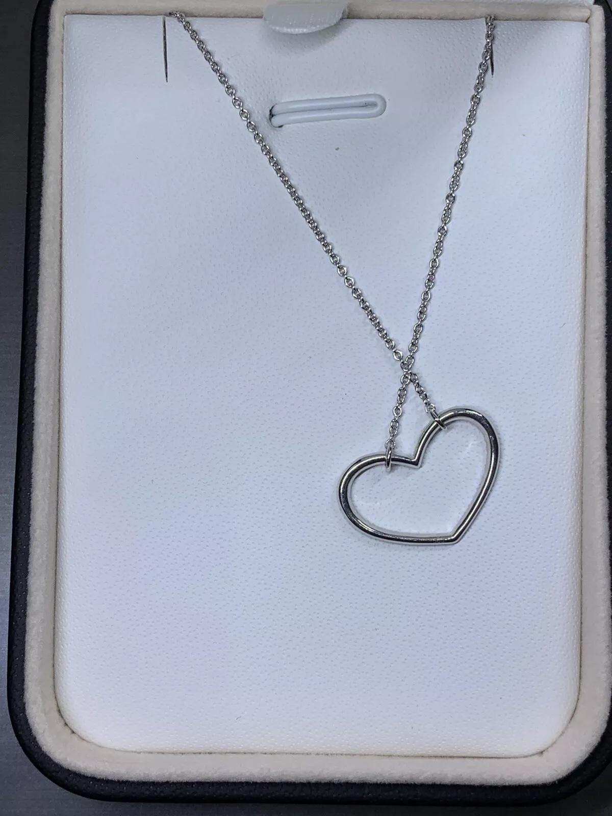 Round Cut 0.40ct Diamond heart large pendant necklace 18ct white gold For Sale