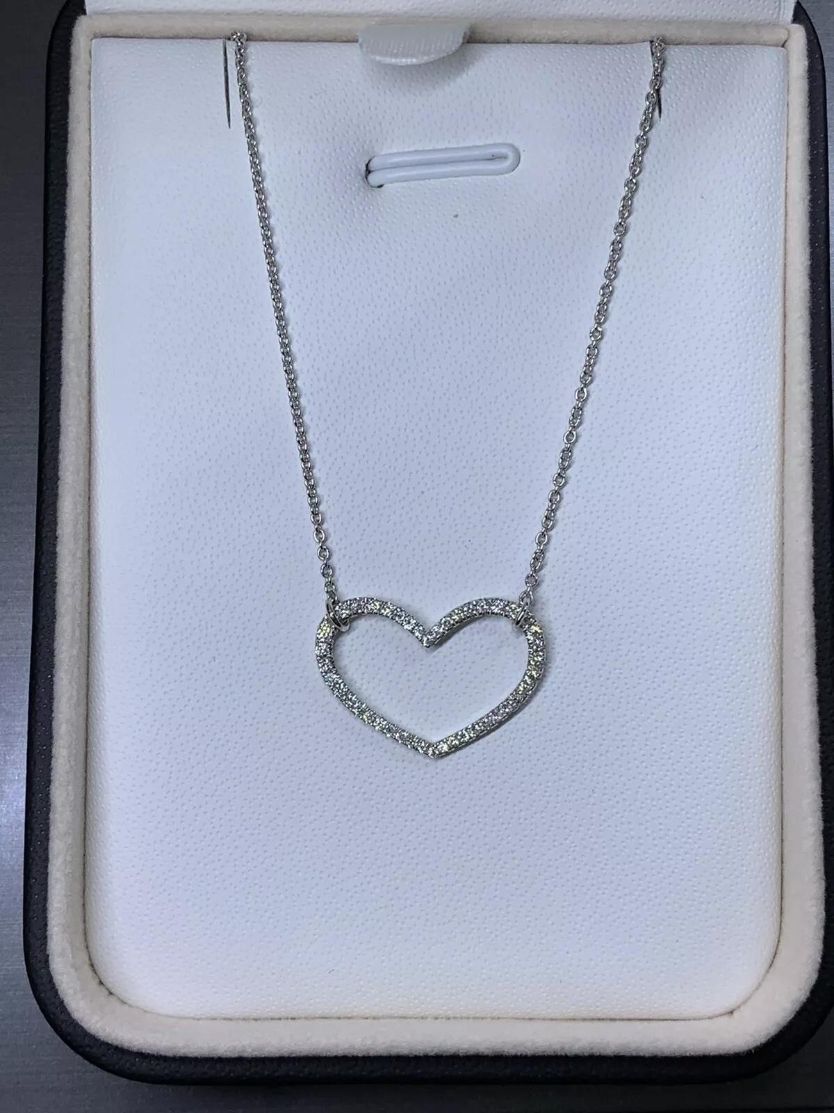 Women's or Men's 0.40ct Diamond heart large pendant necklace 18ct white gold For Sale