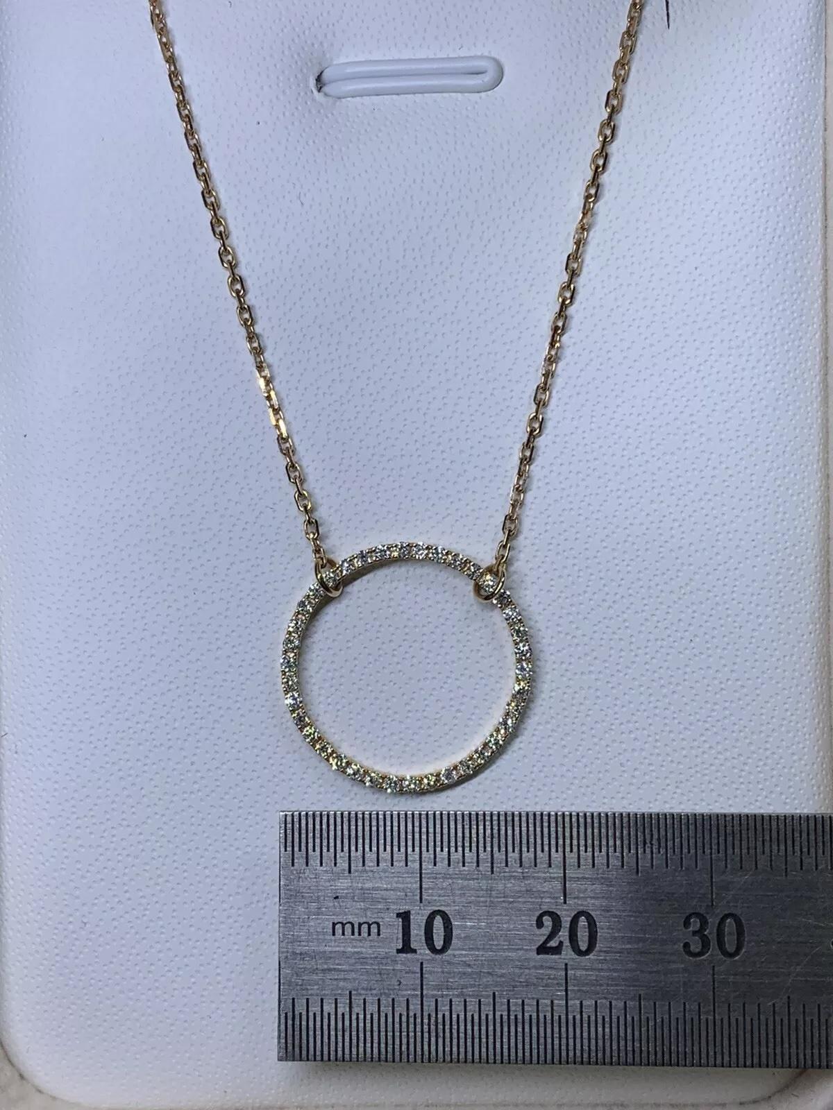 This stunning necklace is a perfect symbol of eternal love. The 0.40ct round diamond is set in a pavé style on a chain that measures 18 inches in length. The necklace is made of 18ct rose gold and features a total of nine diamonds, including the