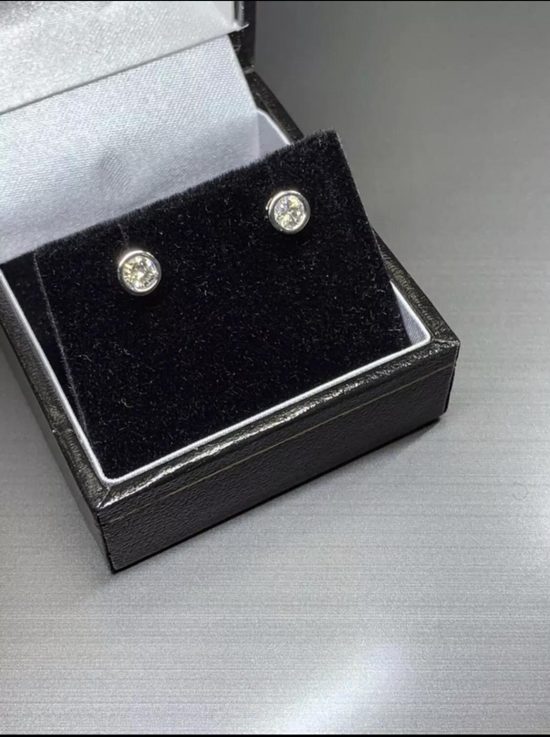 Round Cut 0.40ct Diamond studs earrings bezel rub over 18ct white gold For Sale
