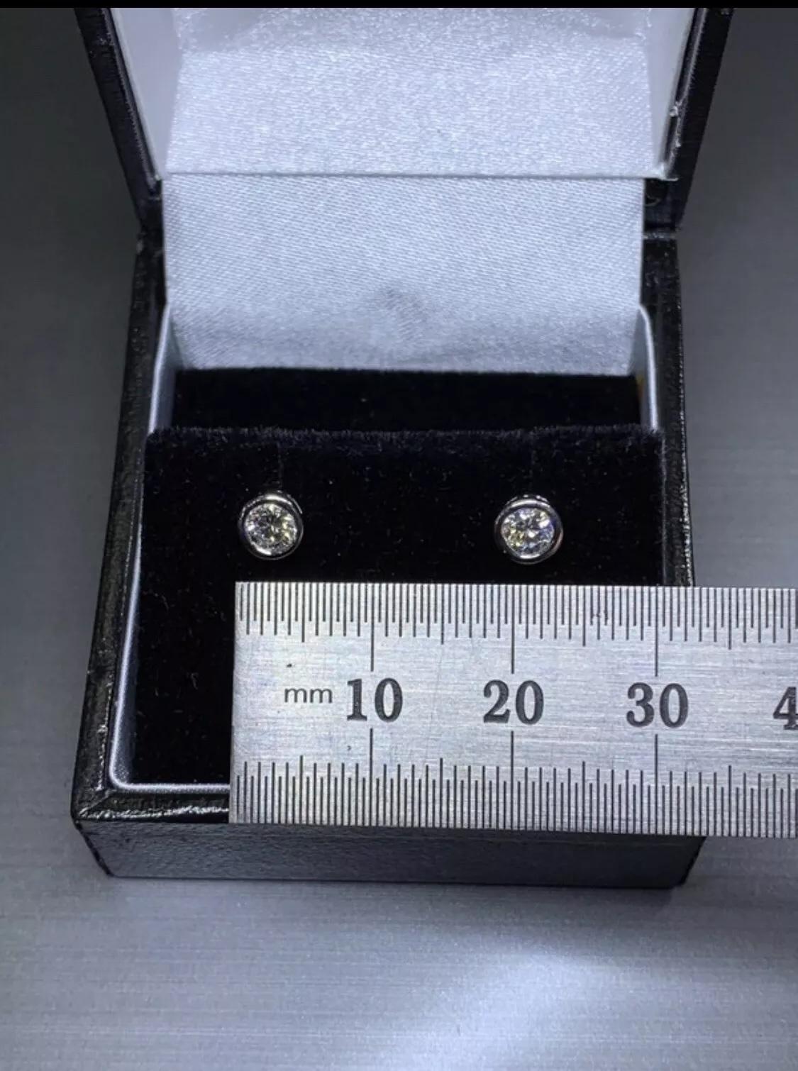 0.40ct Diamond studs earrings bezel rub over 18ct white gold In New Condition For Sale In London, GB