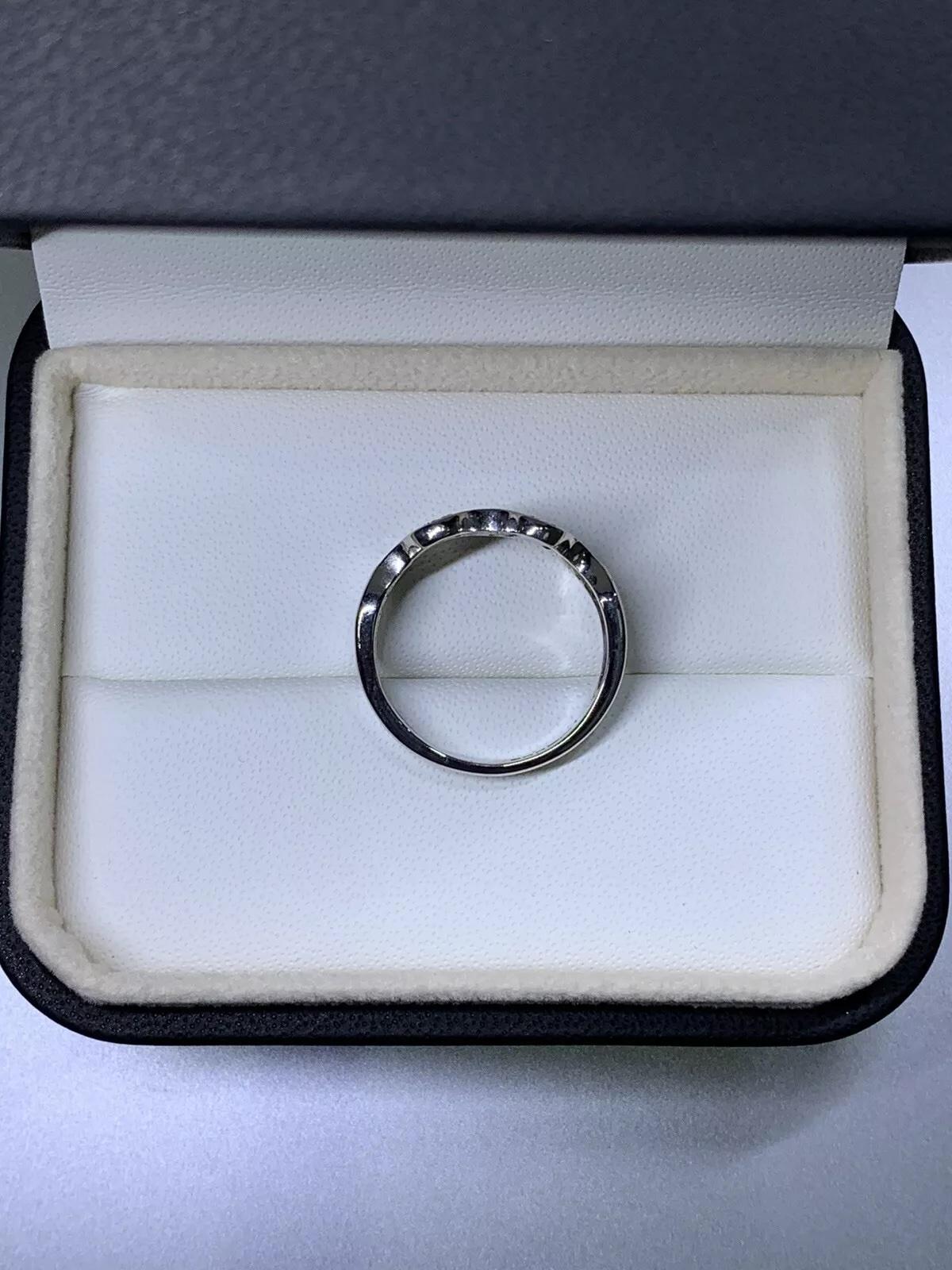 Women's or Men's 0.40ct Diamond waived chunky engagement wedding ring 9ct white gold For Sale