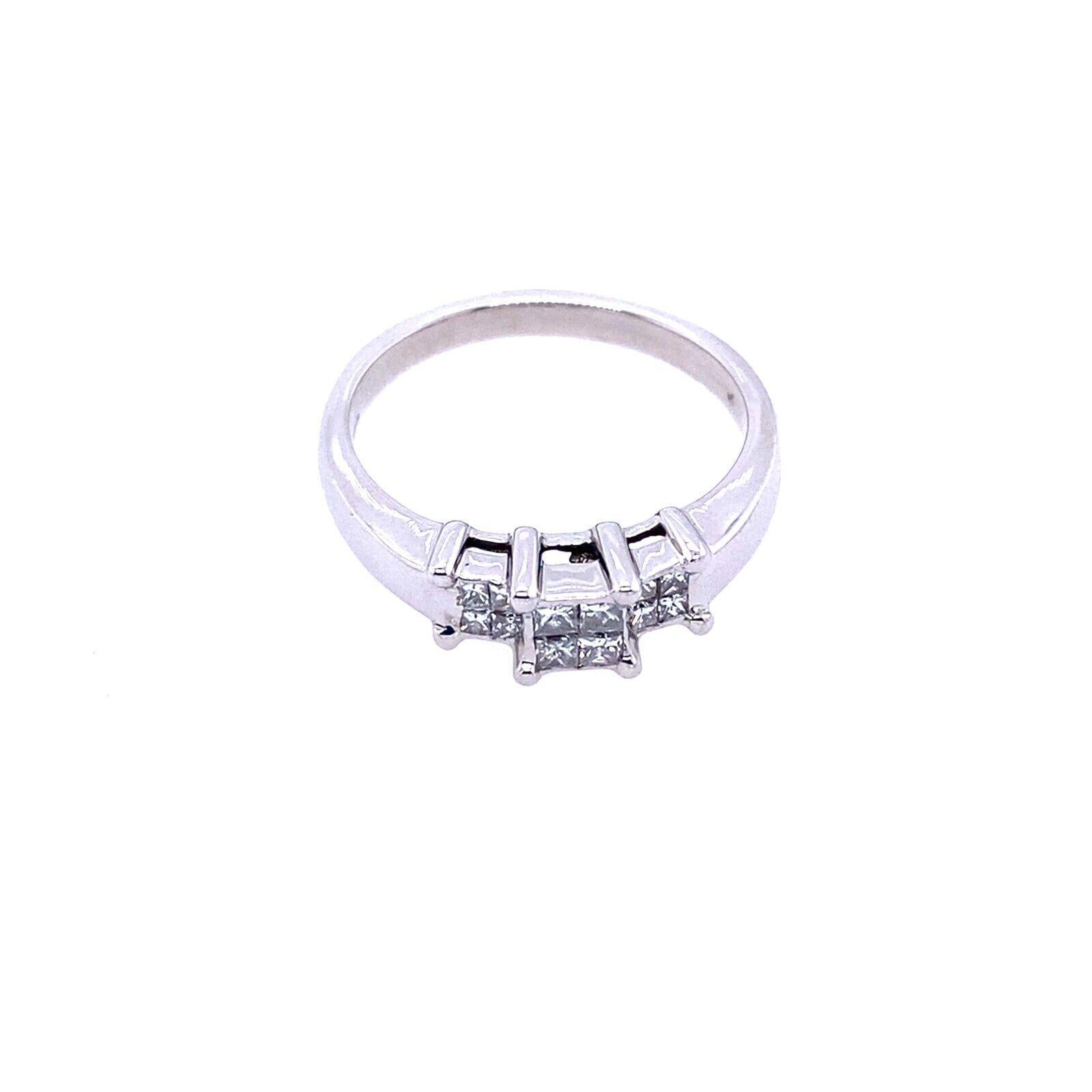 0.40ct Princess Cut Natural Diamond Trilogy Ring Set in 18ct White Gold In Excellent Condition For Sale In London, GB