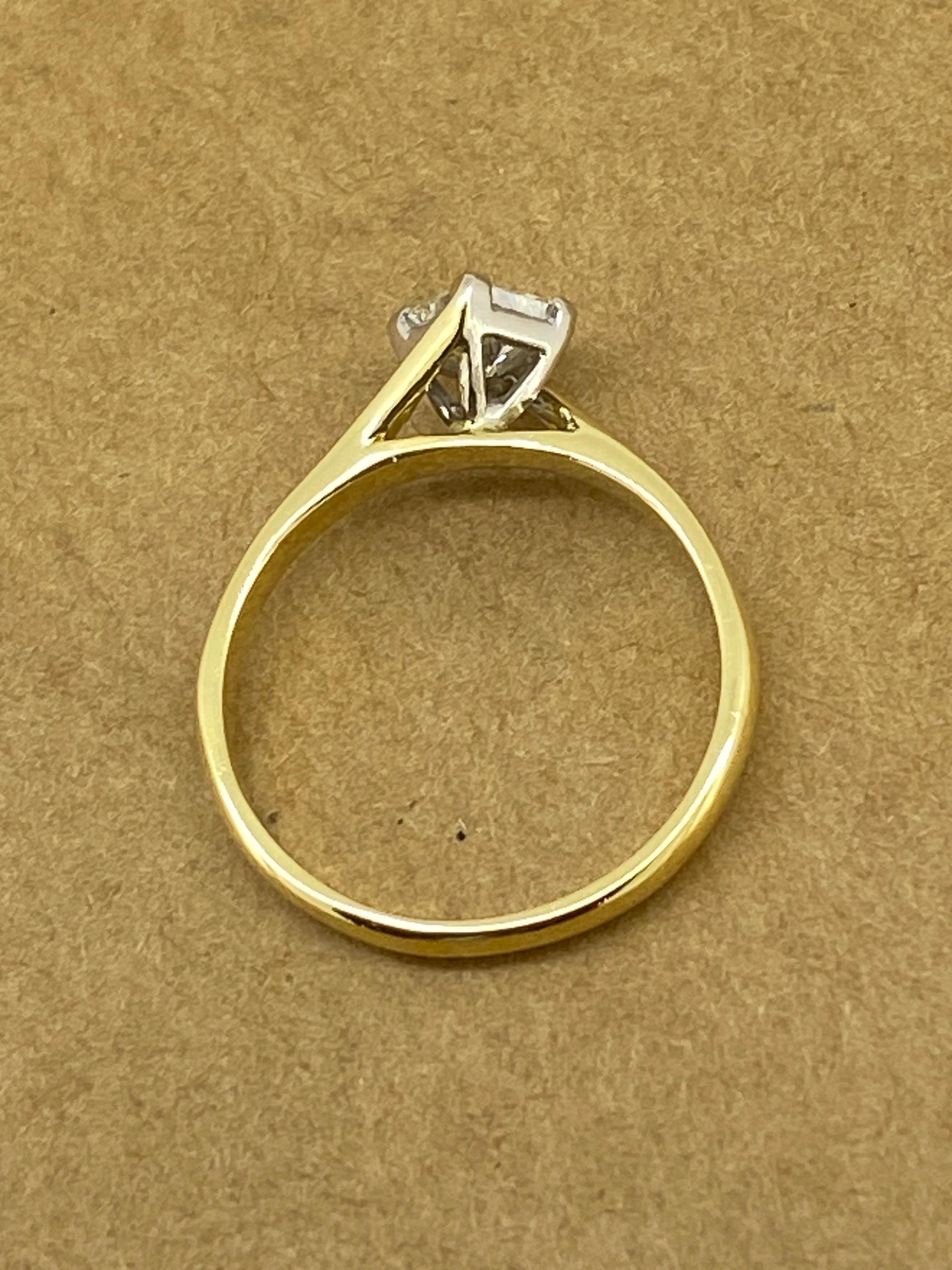 Bague en or jaune 18 carats, diamant solitaire de 0,40 carats, taille Princesse (serti ByPass H/VS) Pour femmes en vente