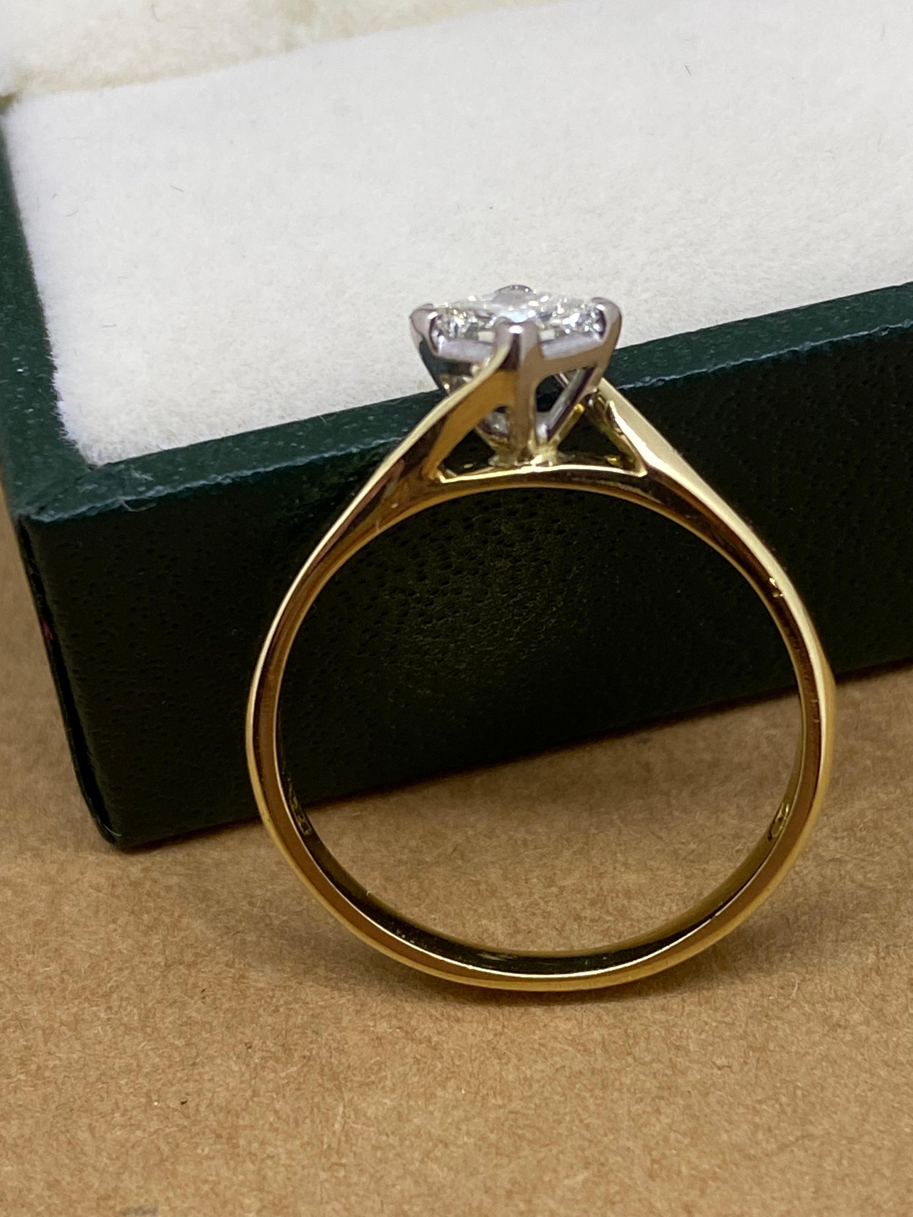 Bague en or jaune 18 carats, diamant solitaire de 0,40 carats, taille Princesse (serti ByPass H/VS) en vente 2