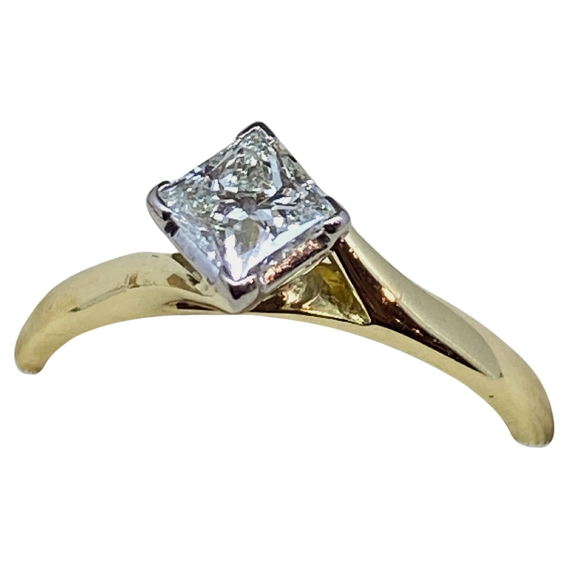 0.40ct Princess Cut Solitaire Diamond (ByPass Set H/VS) Ring in 18K Yellow Gold