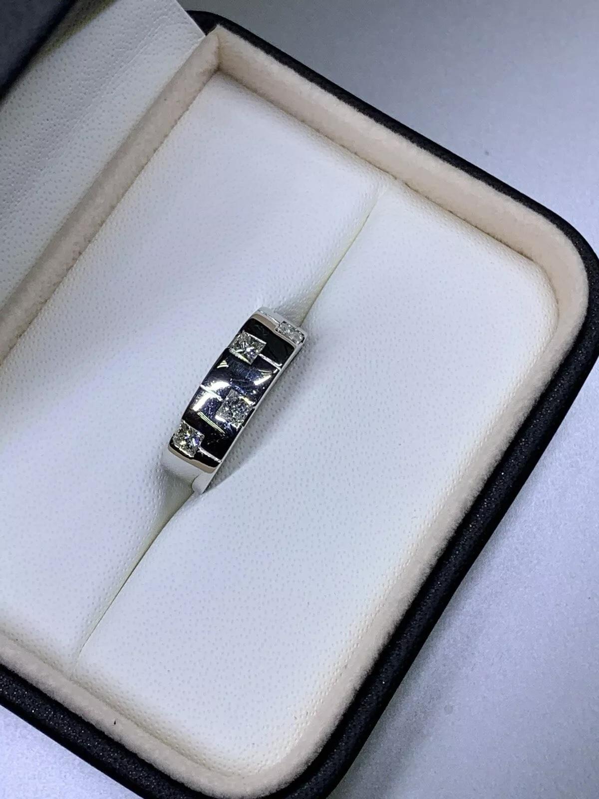 Princess Cut 0.40ct Princess Diamond F VS1 chunky Engagement Ring In Platinum 6.7g For Sale