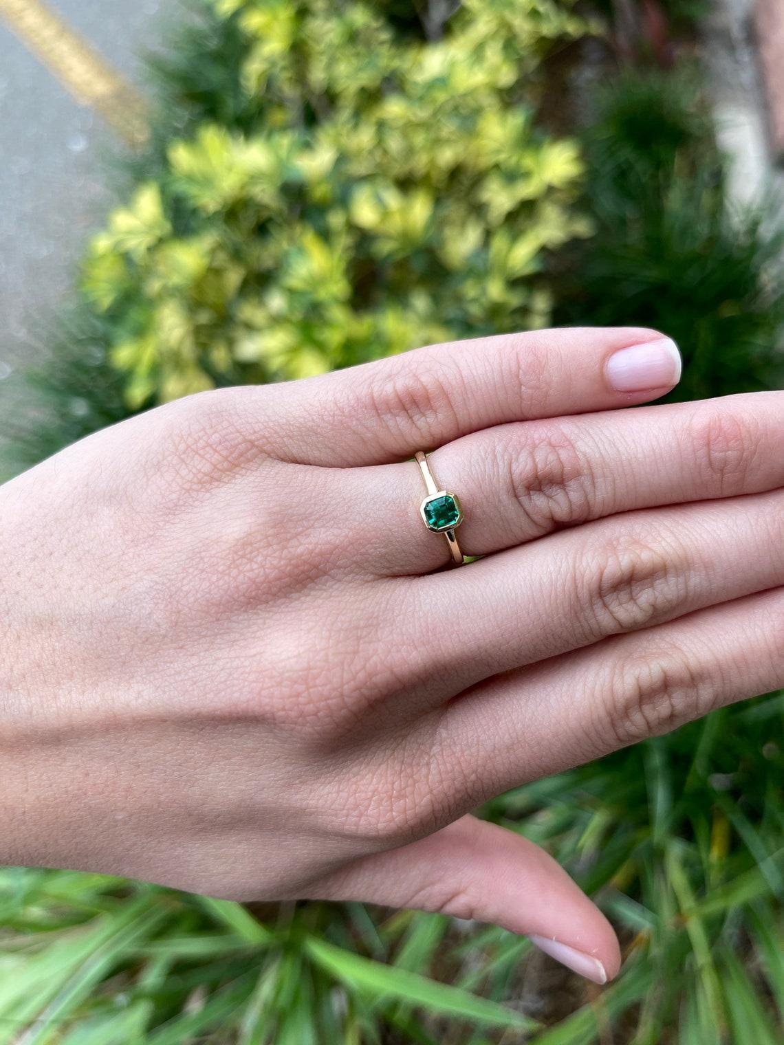 0.40cts 18K Colombian Emerald Cushion Cut Bezel Set Solitaire Ring 1