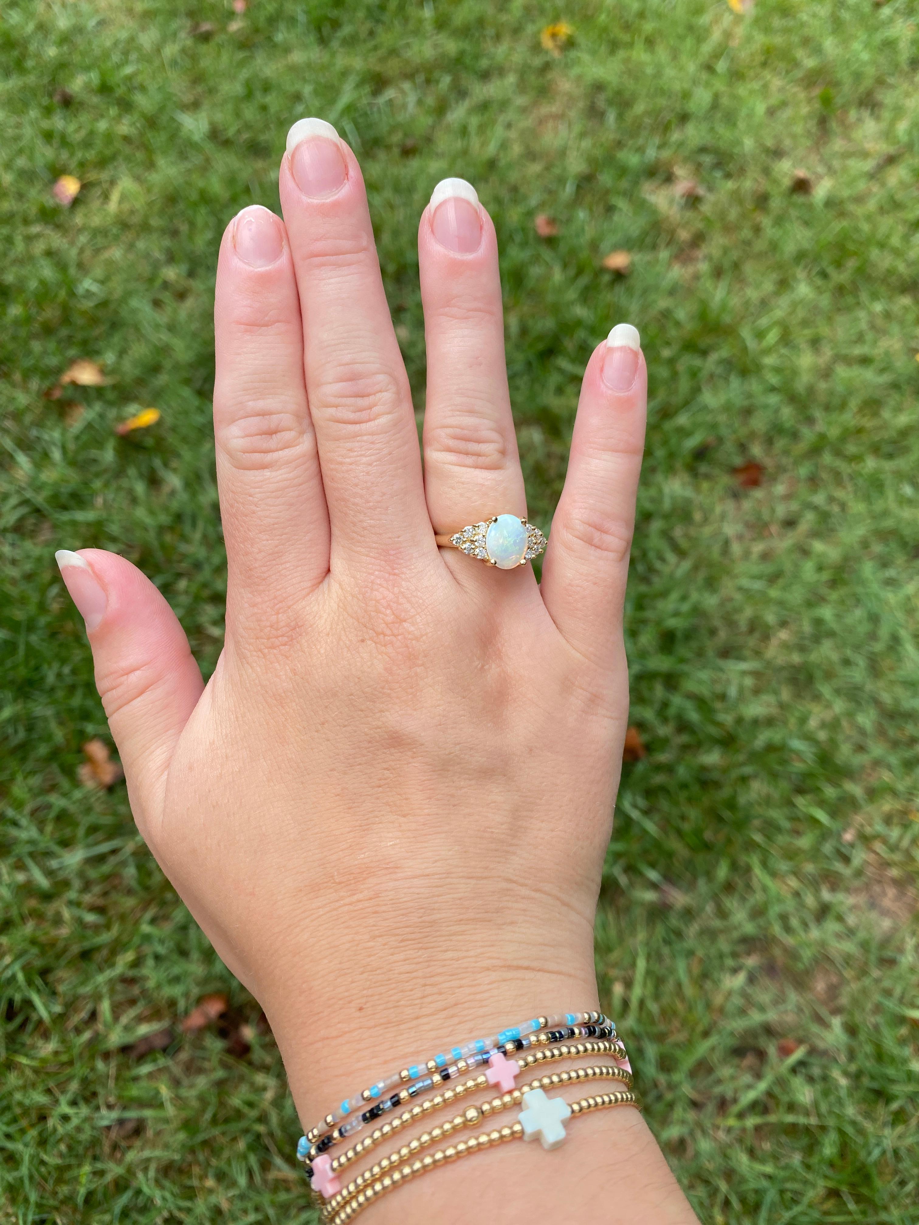 Bague grappe d'opales et diamants de 0,40 carat, or jaune 14 carats, taille de bague 6,75 en vente 1