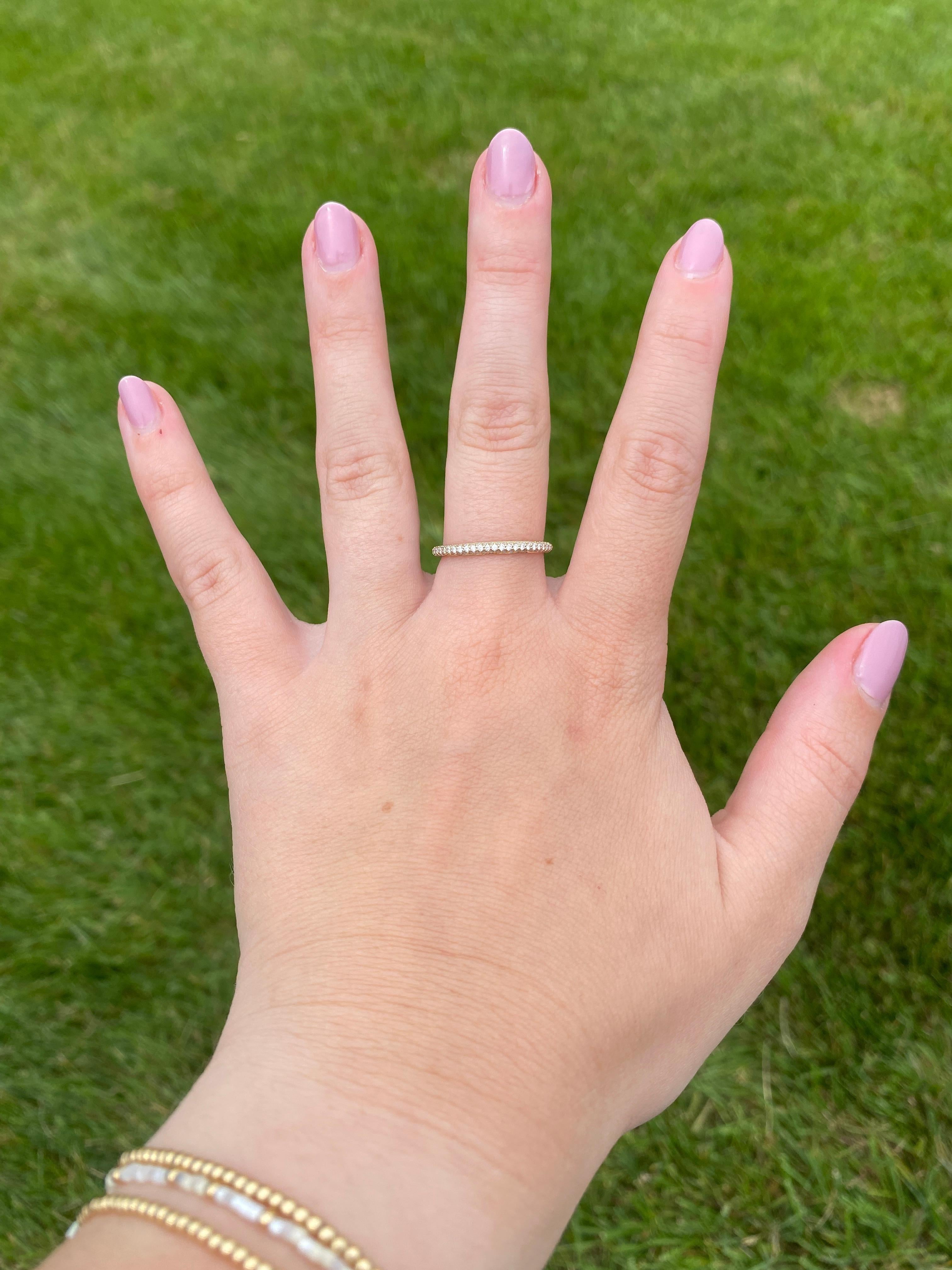 Bague à anneau sertie de diamants pavés 0,40 carat, or jaune 18 carats, taille 8,25 en vente 2