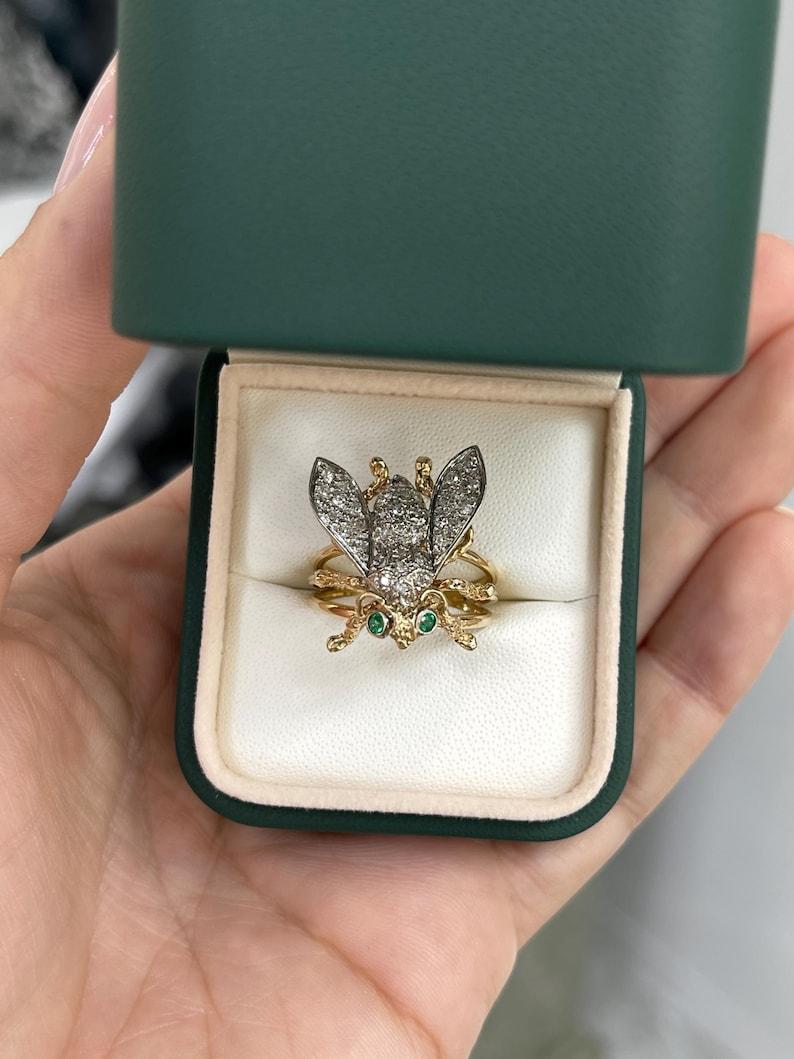 Moderno Anello ape con smeraldo e diamante bicolore da 0,40tcw 14K - Greene & Greene Greene 585 Gold in vendita